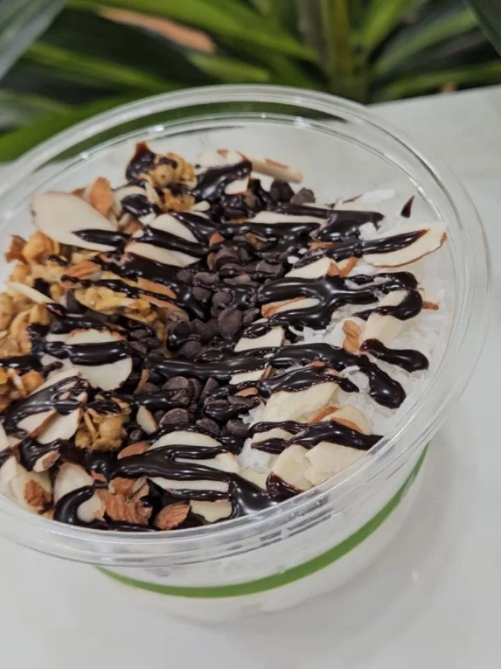 Almond Joy&hellip; but make it a smoothie bowl 🥥 Creamy, chocolatey, coconut-kissed, dairy free, gluten free and topped with crunchy granola &amp; almonds drizzle with mocha syrup 😋 
Dessert energy. Breakfast-approved. Come grab a Coconut Cream Glo