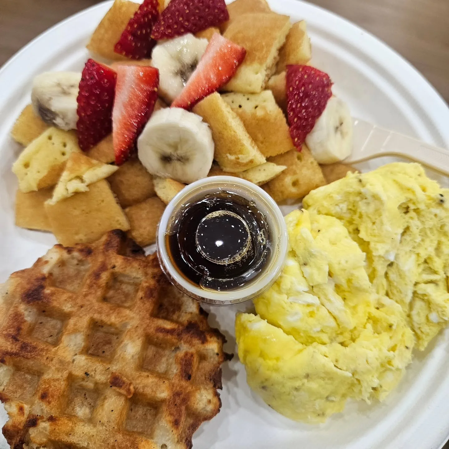 It's Fresh Friday! Come fuel your body good today ⛽️ Breakfast all day, every day 🥞 Soups are Roasted Red Pepper Tomato Bisque &amp; Vegetarian Chili 🍲 The Pesto Impress-to Chicken Sammy is still out here impressing people! Come grab yours! Fresh n