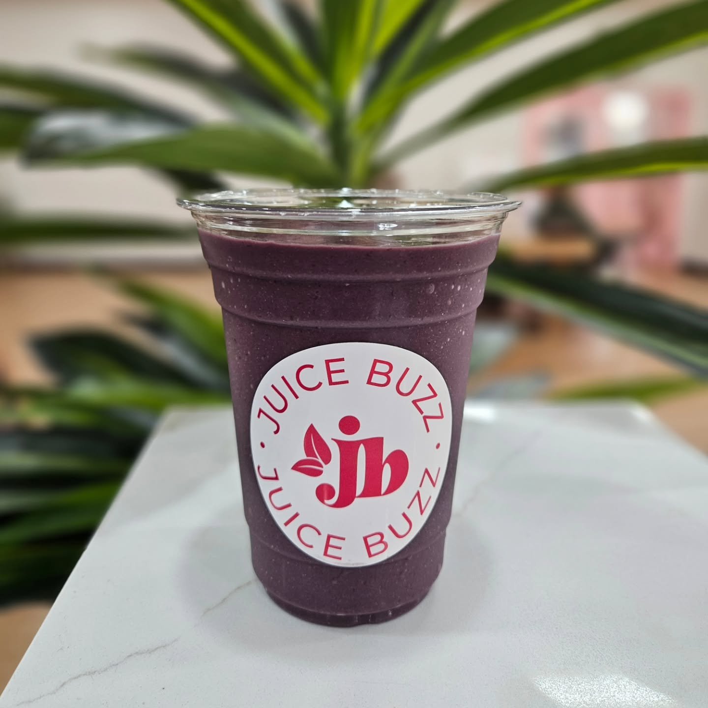 Where are all our Acai lovers!? Imagine an acai bowl topped with banana, blackberries &amp; a peanut butter drizzle 😋 Well thats what this smoothie is... all wrapped up in 1 cup! Frozen Acai, Banana, Blackberries, Agave, Peanut Butter Protein &amp; 