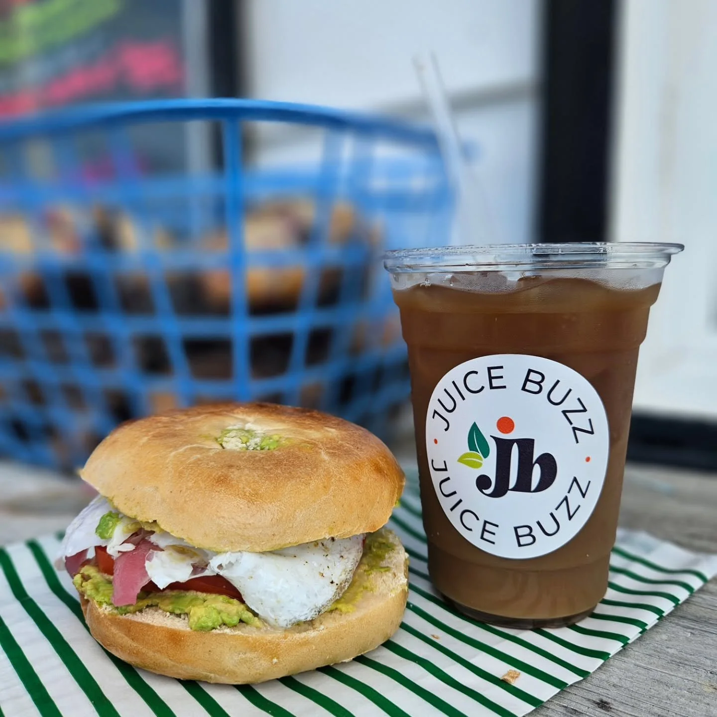 Sun&rsquo;s out, cravings up ☀️ Boardwalk energy today at Juice Buzz, Bunkys location 🌊 Fresh juices, cold drinks &amp; bites that hit every time 🥯 🥑
Come take a stroll&hellip; no sand required 😉 Open &amp; ready to serve your weekend favorites ?