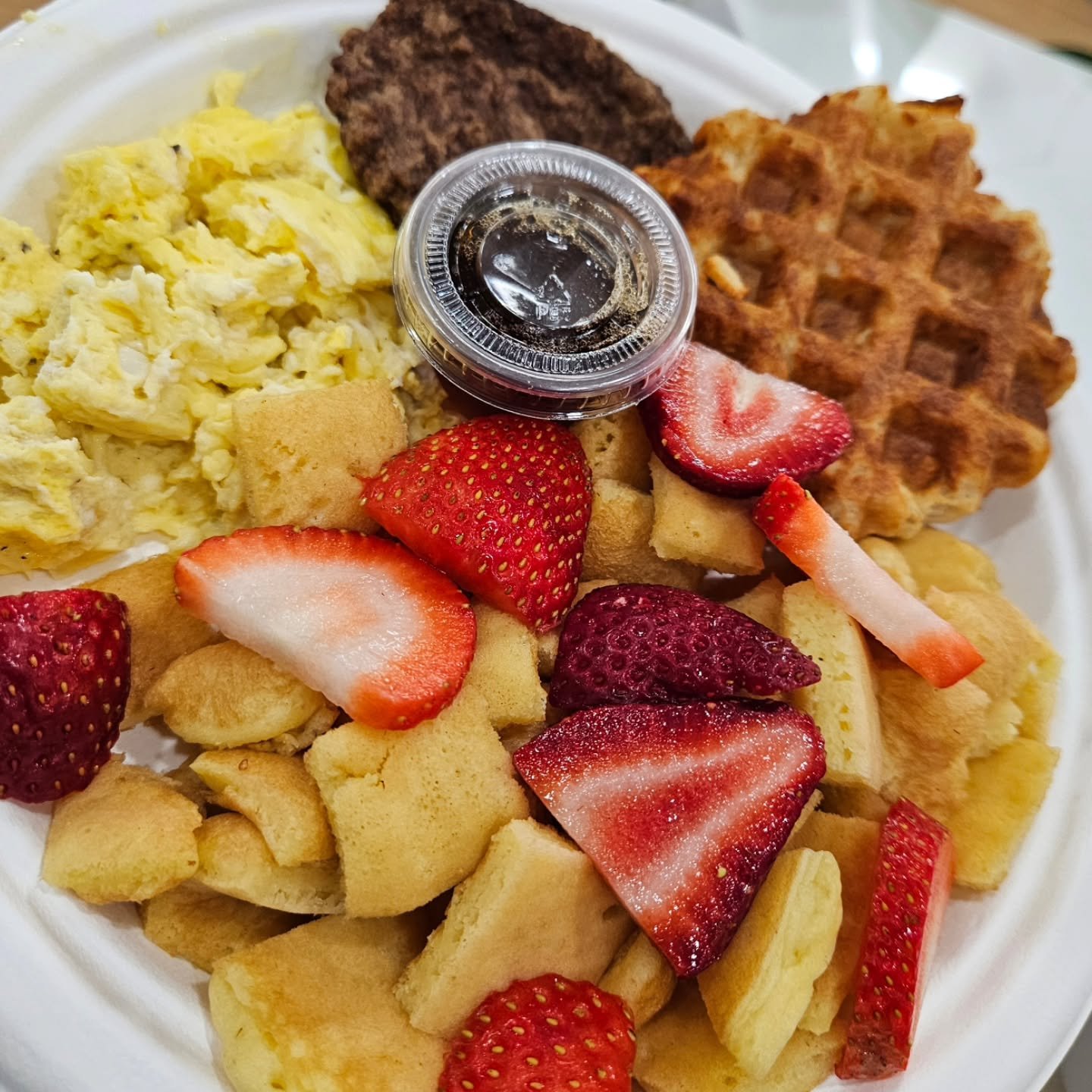 Come brunch &amp; lunch with us all day! Open 730am-4pm 🥞 Our Boardwalk location is open from 930am-330pm! Come fuel up, hydrate, energize &amp; grab some juice &amp; overnight oats for the wk! Our oats are a strawberry jam bottom with pb protein oa