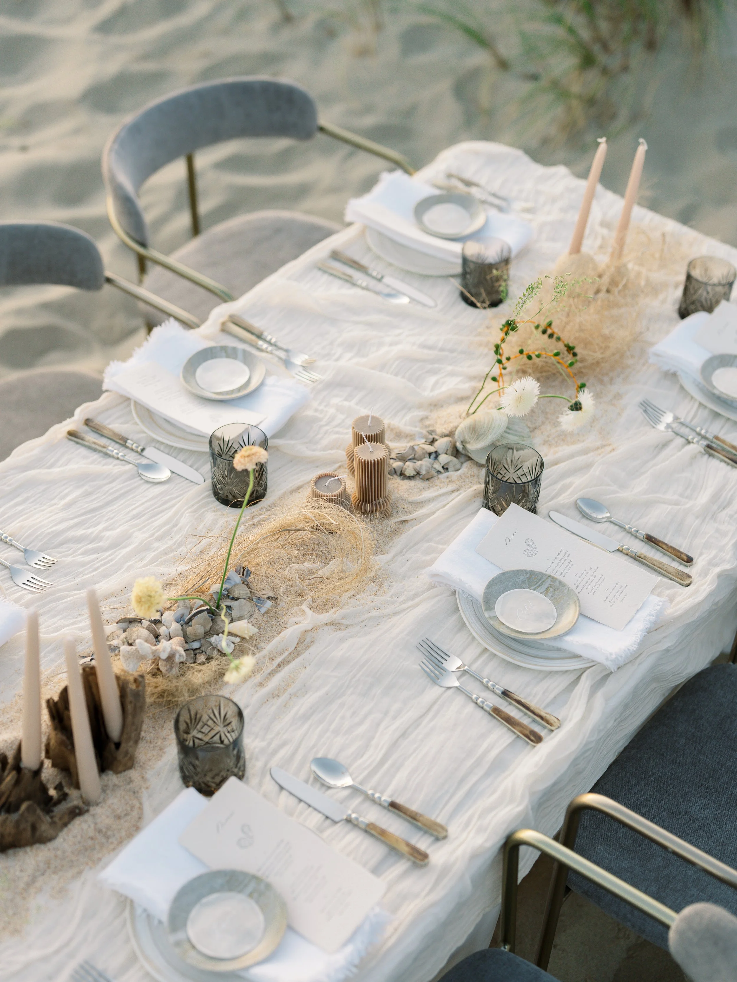 beach-wedding-tablescape-cannon-beach-oregon.jpg