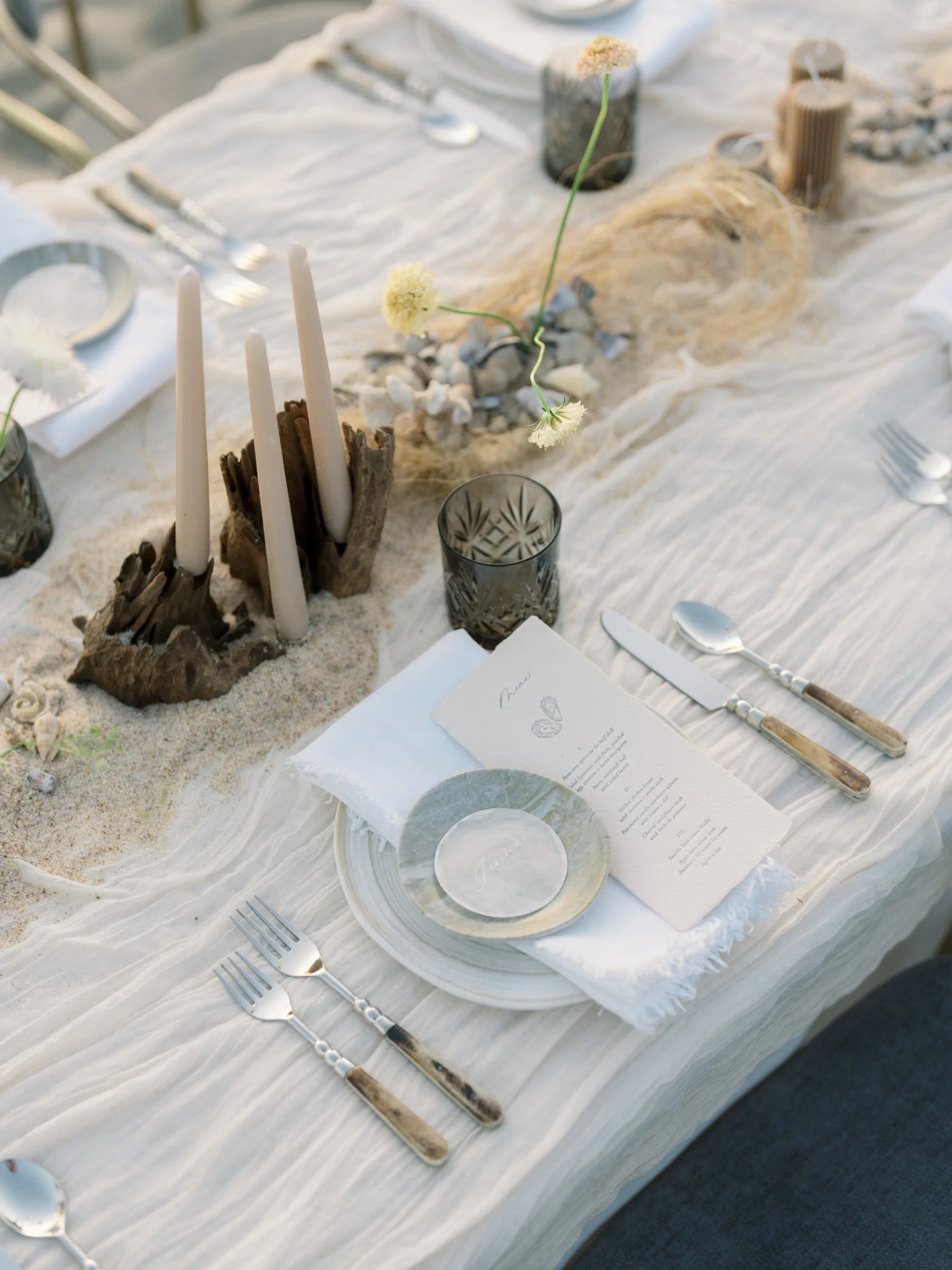 beach-wedding-textural-tablescape-seashell-place-card.jpg