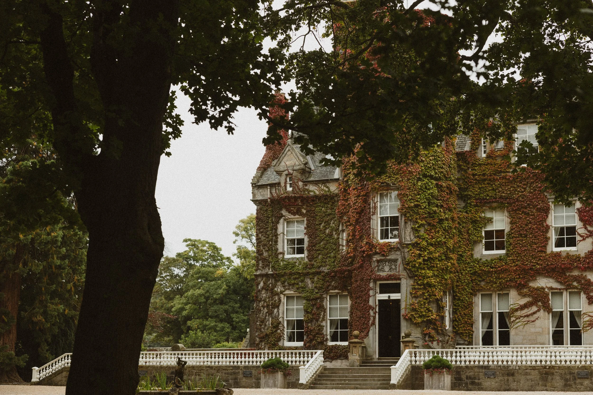 Ruby &amp; Cameron: A Scottish Wedding at Carlowrie Castle