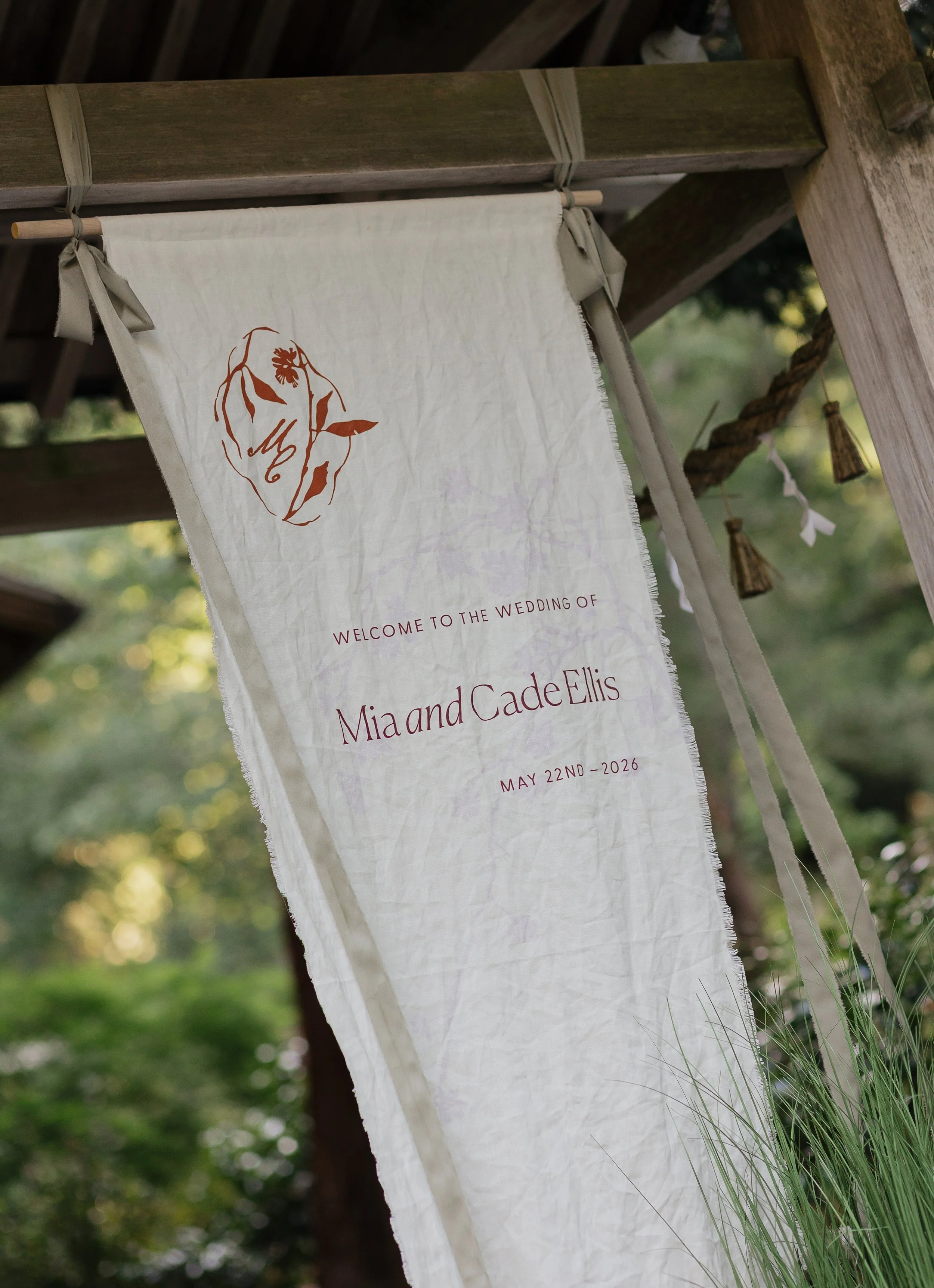 linen-wedding-welcome-sign-with-ribbon.jpg