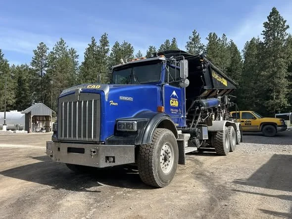 1999 Kenworth T800 with WK Dahms Slinger (gated)