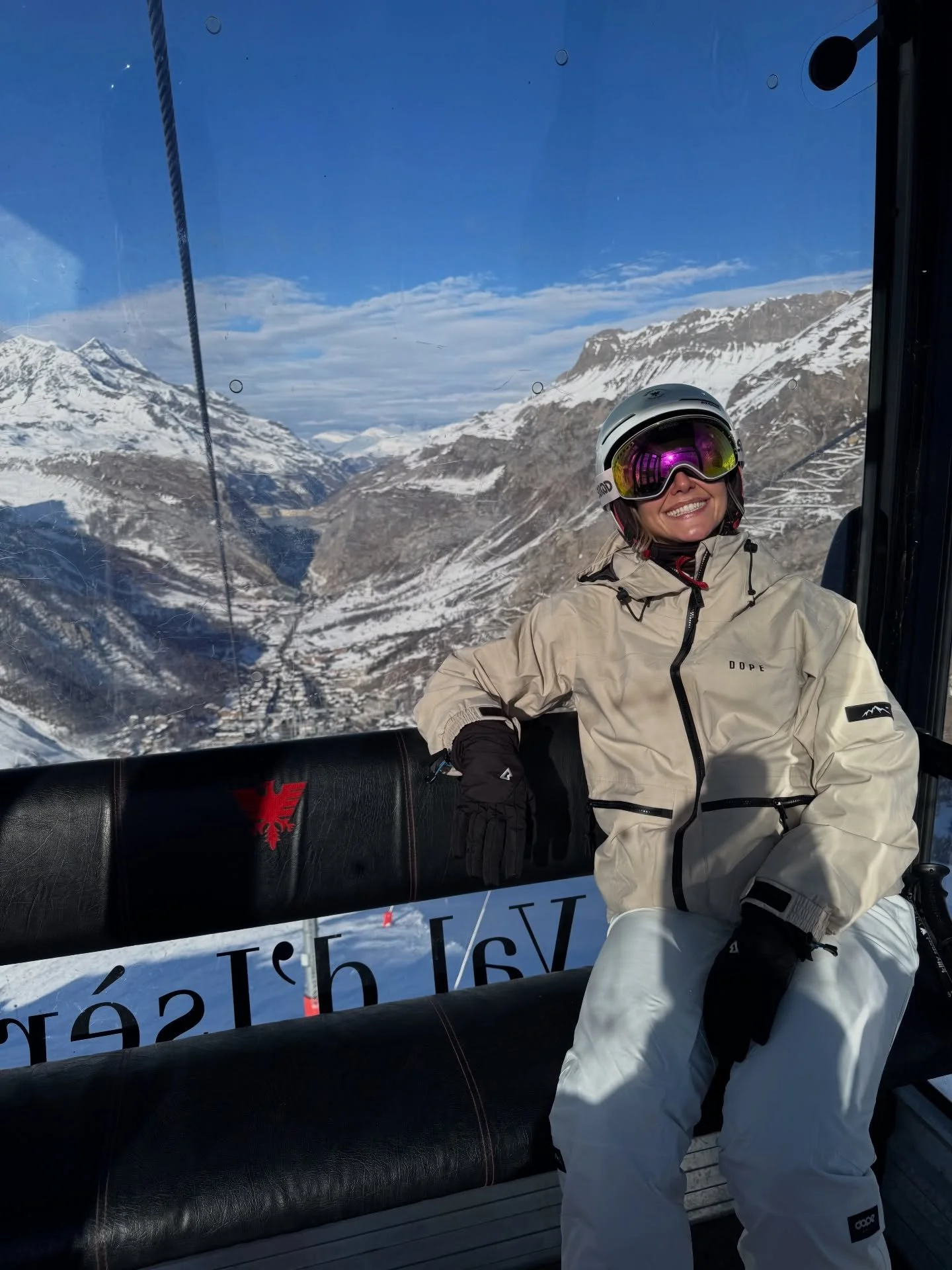 Absolutely mesmerised by the mountains, I realised it was the first time I&rsquo;d ever really seen snow&hellip;. Other than the odd mushy ice we&rsquo;ve had a couple of times in London&hellip; and I can&rsquo;t believe I&rsquo;m saying it but cold 