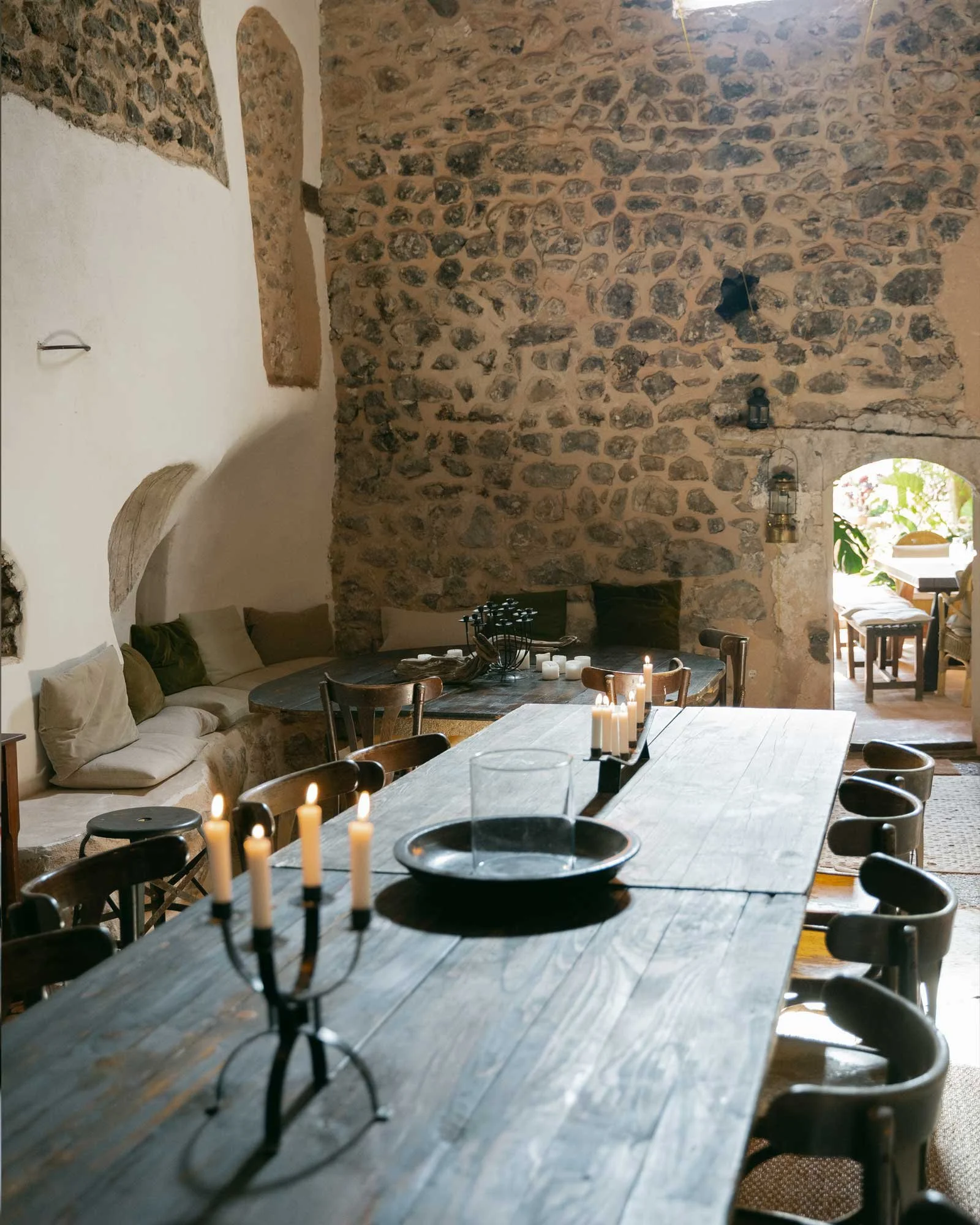 son-rullan_country-house_islas-baleares-spain_interior-dining-table-1734630460895.jpeg