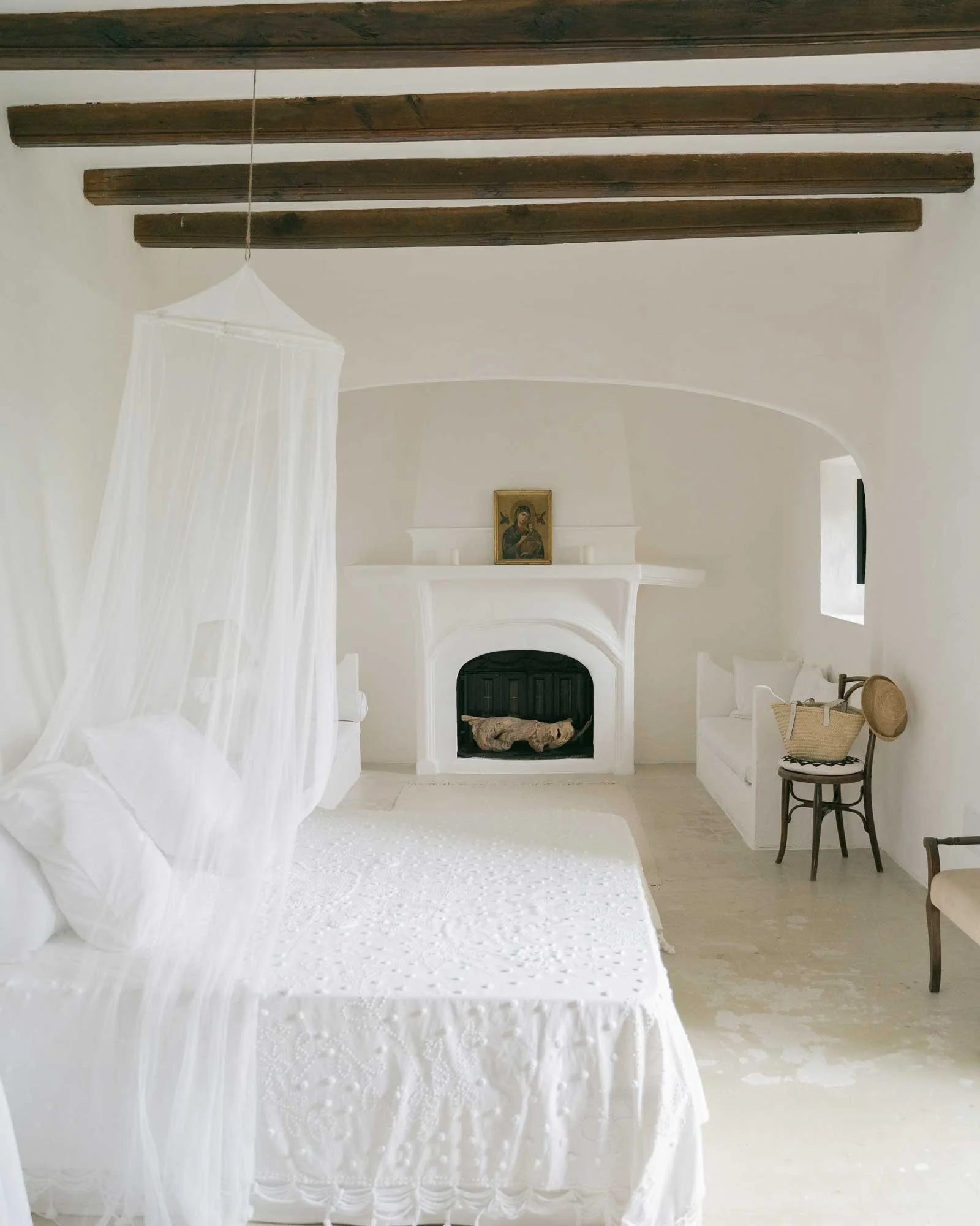 son-rullan_country-house_islas-baleares-spain_interior-bed-1734630460812.jpeg