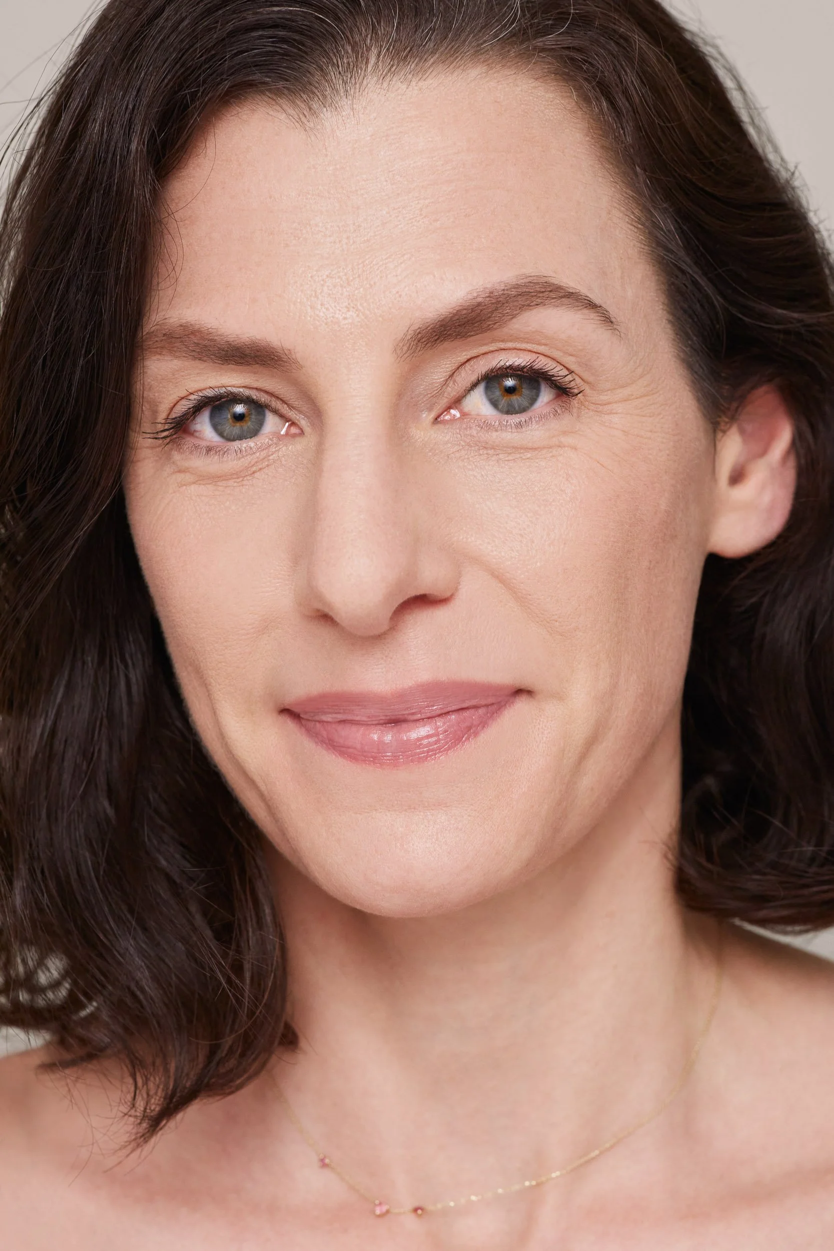 2022_03_04_JANE IREDALE Q1_Glow Time Pro_Molly_0267_website_.jpg