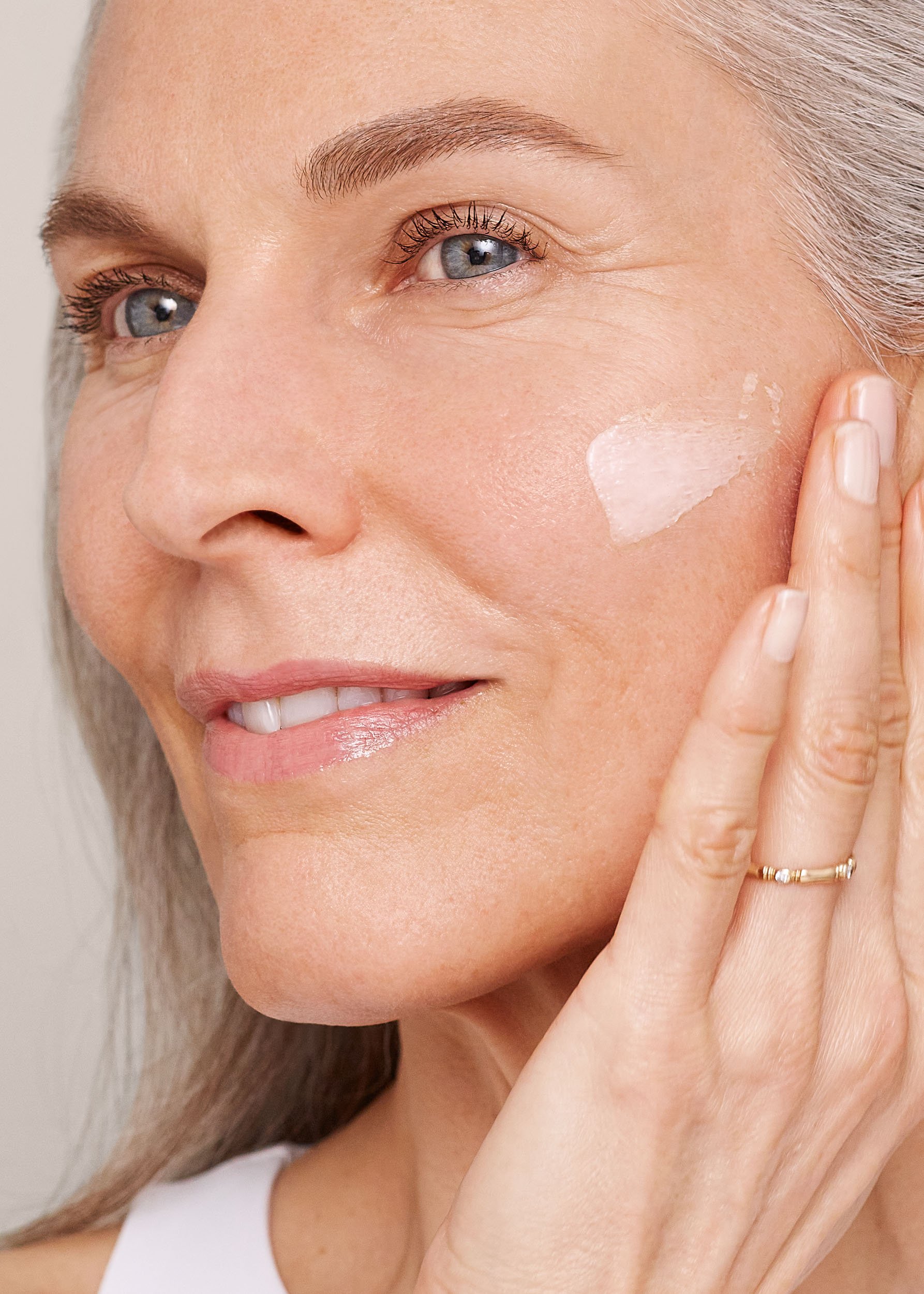 2022_03_04_JANE IREDALE Q1_10_APPLICATION_SA MATTIFYING_6-MARY ANN_0159_website_.jpg