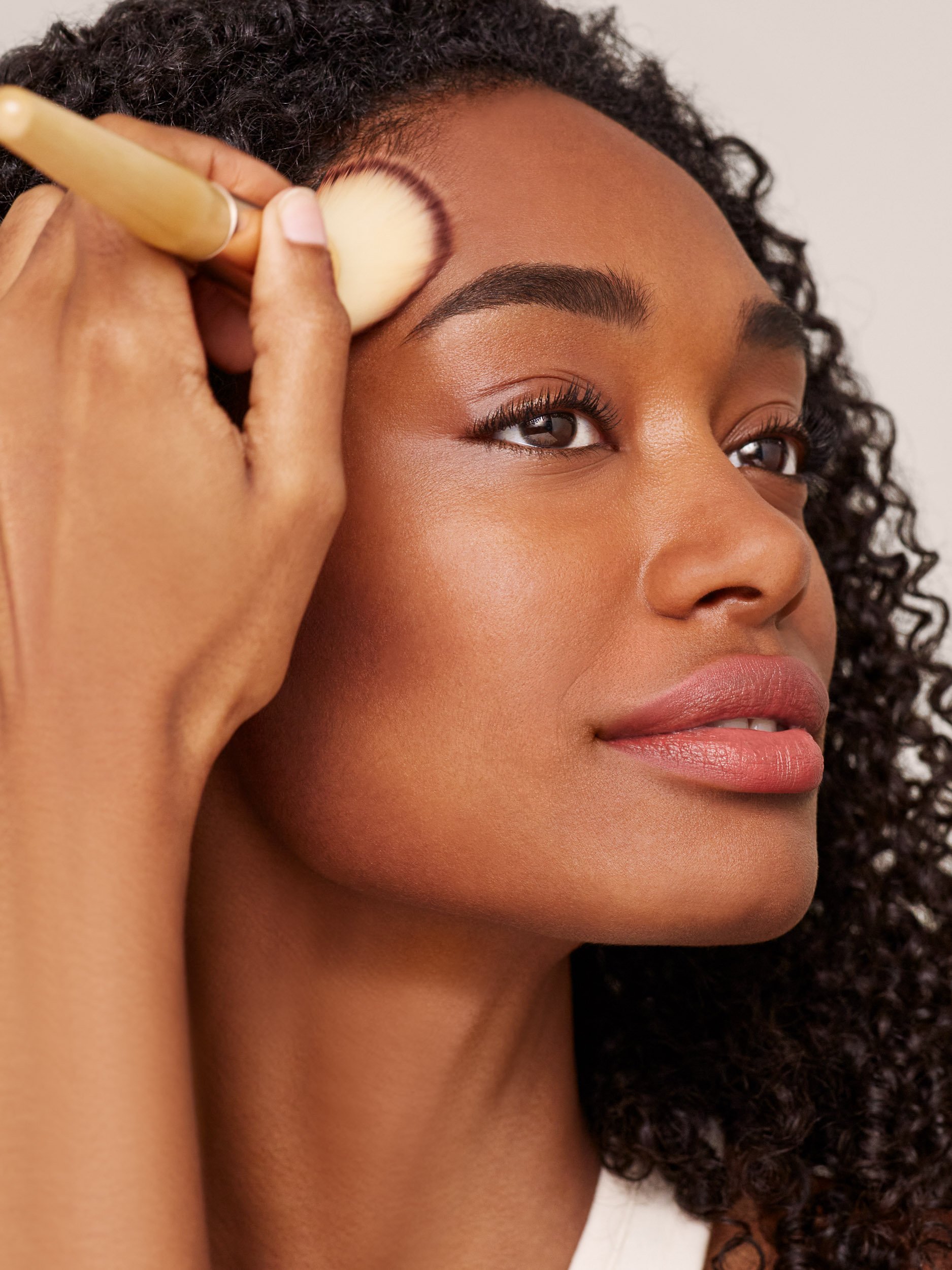 2022_03_04_JANE IREDALE Q1_26_APPLICATION_GT BRONZER_KARINA_0726_website_.jpg