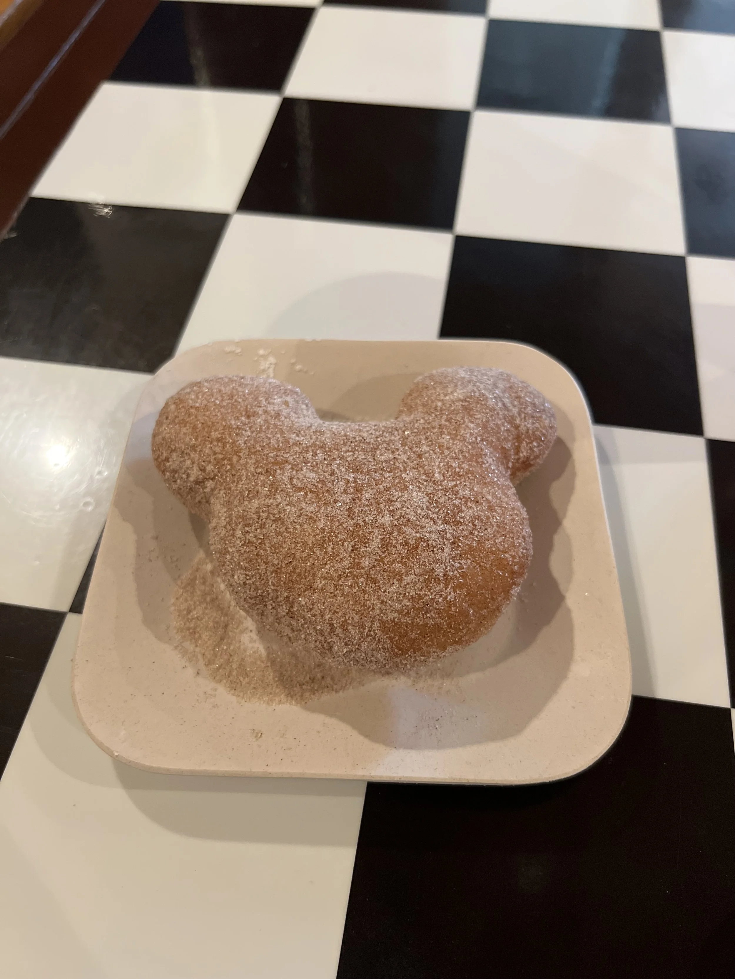 Sugar-coated doughnut shaped like a bear's face.