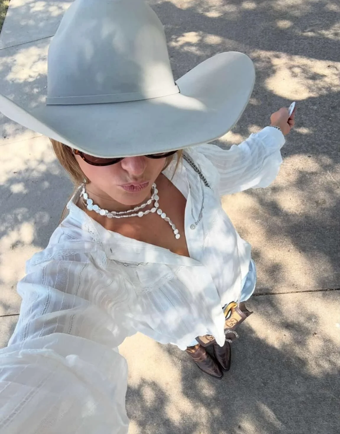 coin pearl set styled by @laurafigonee 🤠