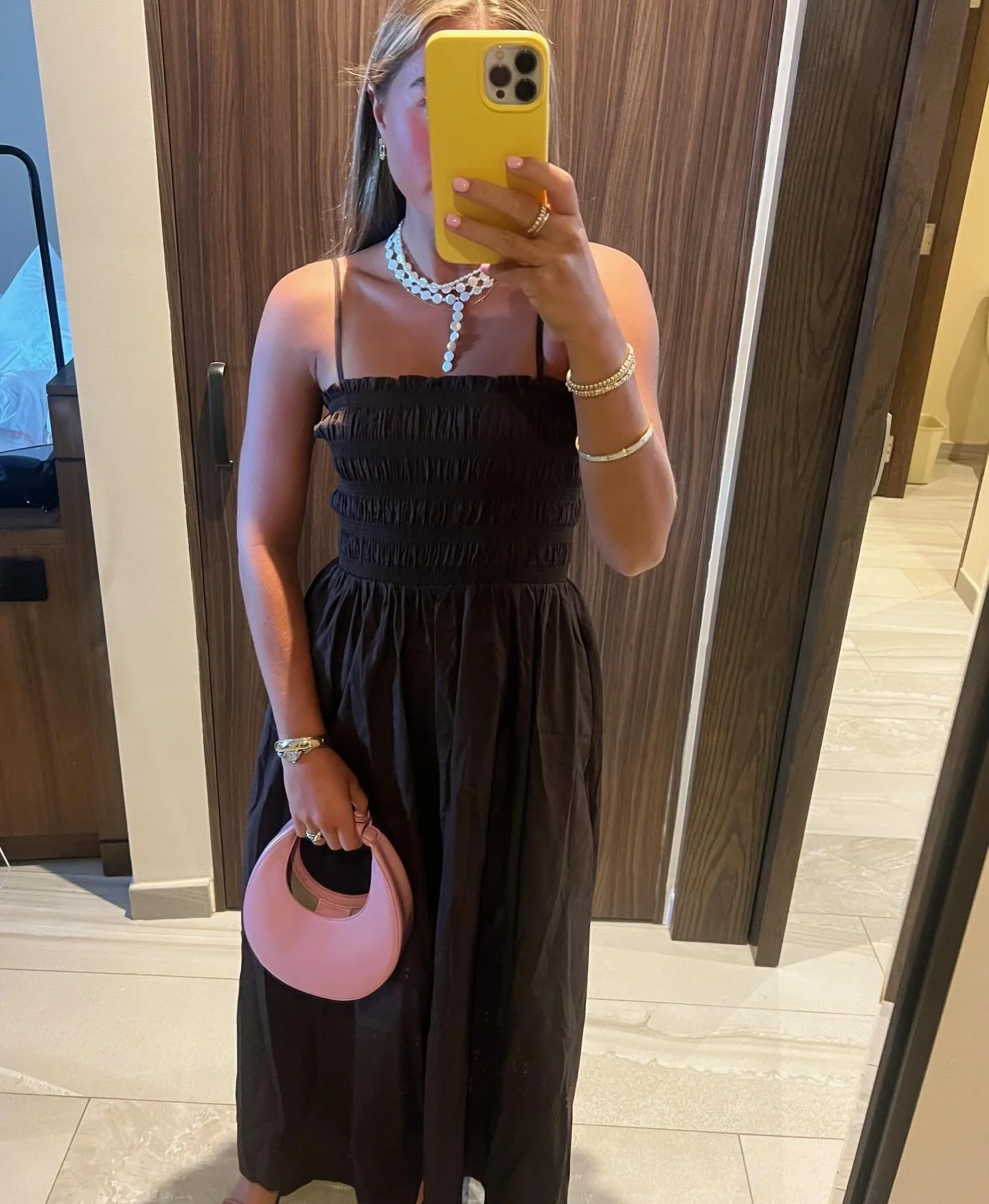 Accessories make the outfit 🏄🏻&zwj;♀️🥥👙🐚🦩