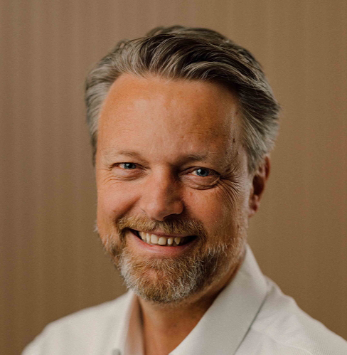 Jarle Holm sitter i styret til Crowna AS