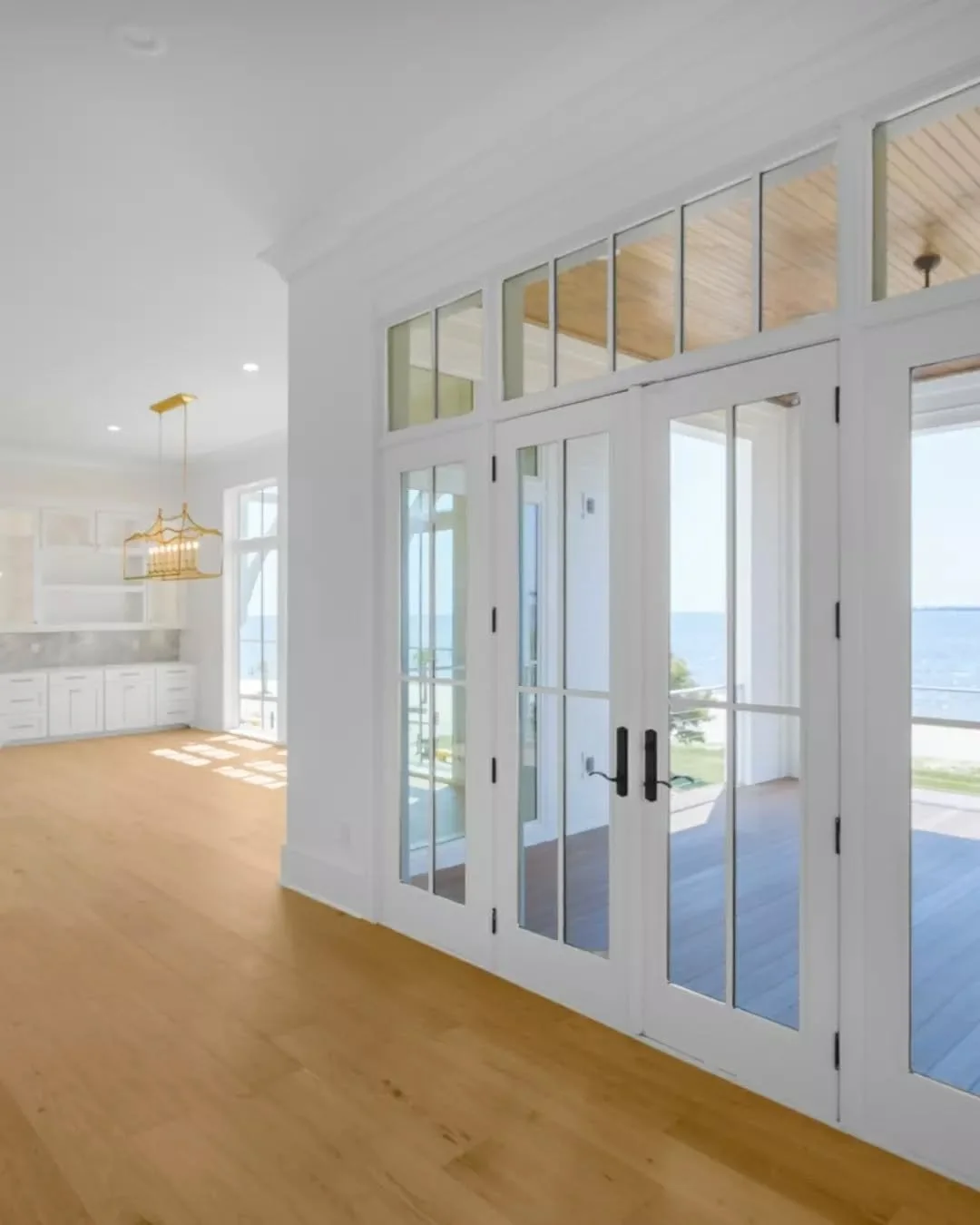 These homes were designed with windows everywhere, letting the light move through the space in the prettiest way. Bright when you want it, calm and shadowy when the sun sets, always pulling in those coastal views from every corner.

If this feels lik