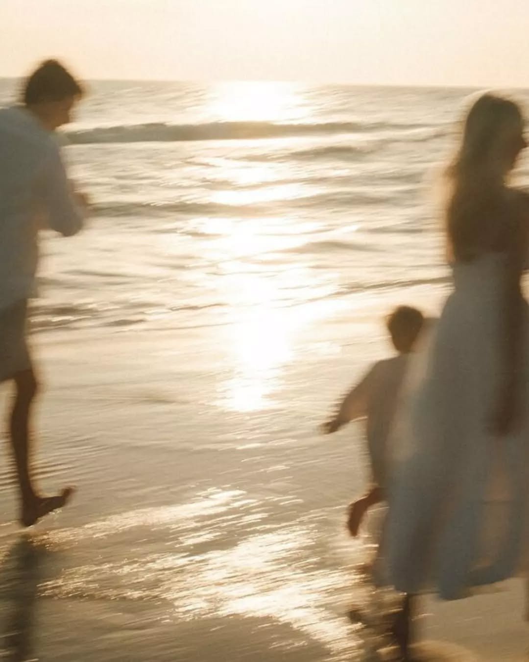 The Sands isn&rsquo;t just a collection of homes. It&rsquo;s becoming a neighborhood. ☀️

Neighbors who walk the beach. Boats heading out from the harbor. Sailing days, sunset talks, and familiar faces along the way. This stretch of Front Beach has a