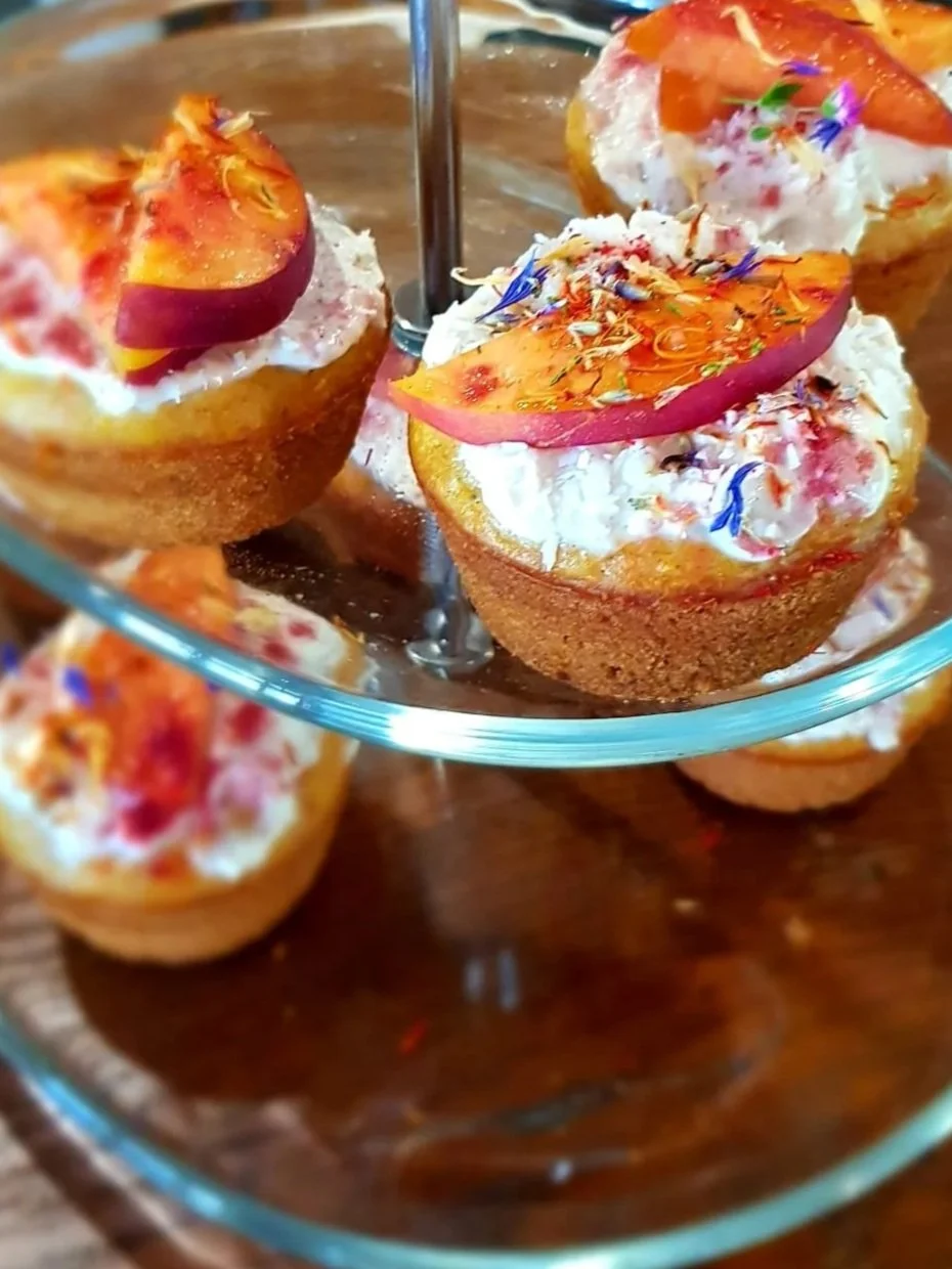 Cuisine de retraite yoga en Occitanie, basée sur potager permaculture et maraîchers bio locaux. Alimentation végétarienne et vegan pour stages et formations. Location de gîte écologique de groupe dans l’Aude.