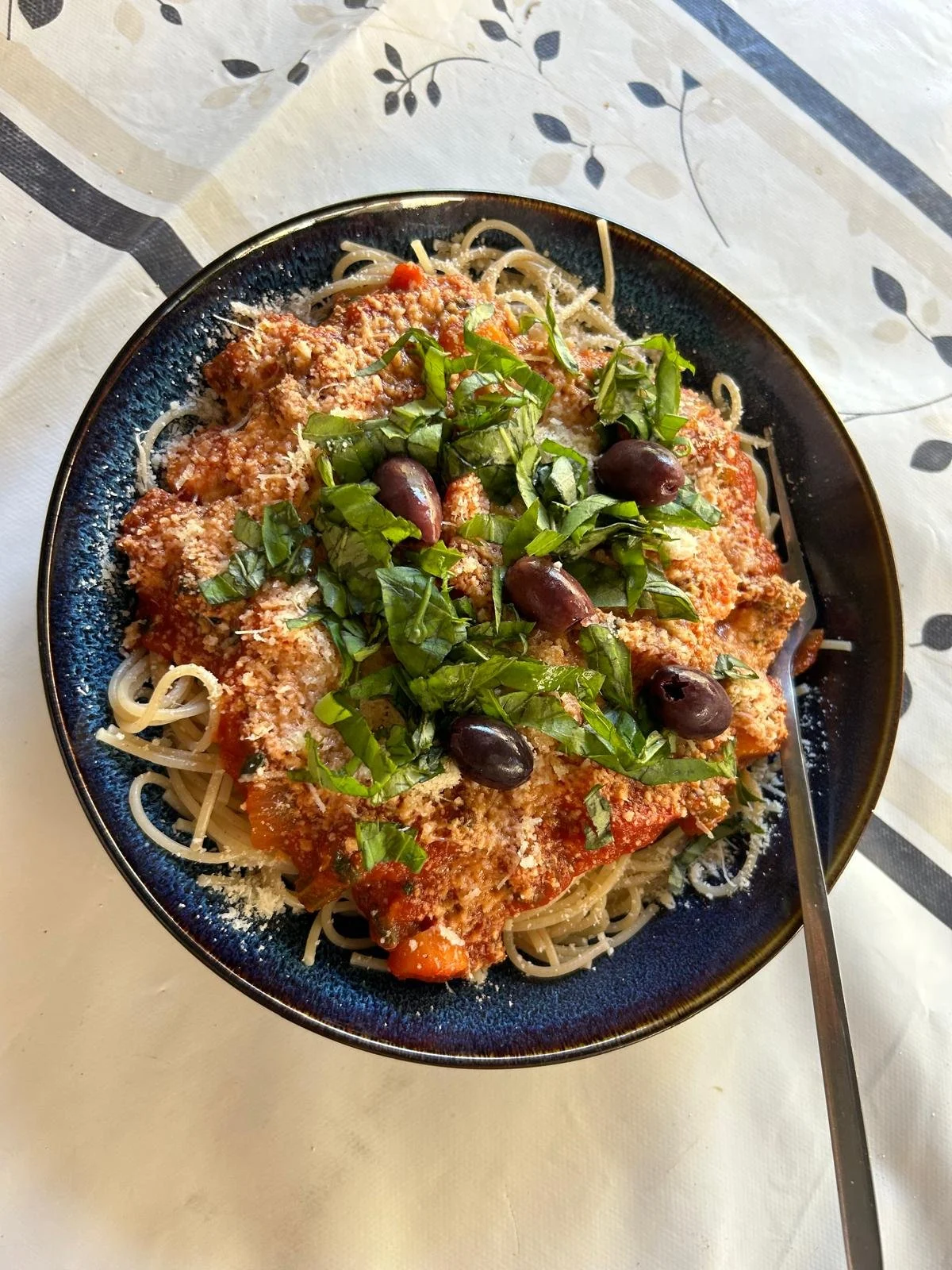 Produits locaux issus de circuits courts pour un gîte écologique en Occitanie accueillant retraites yoga et stages bien-être. Légumes de maraîchers bio, alimentation de saison et cuisine consciente. Location de gîte de groupe 15 personnes dans l’Aude