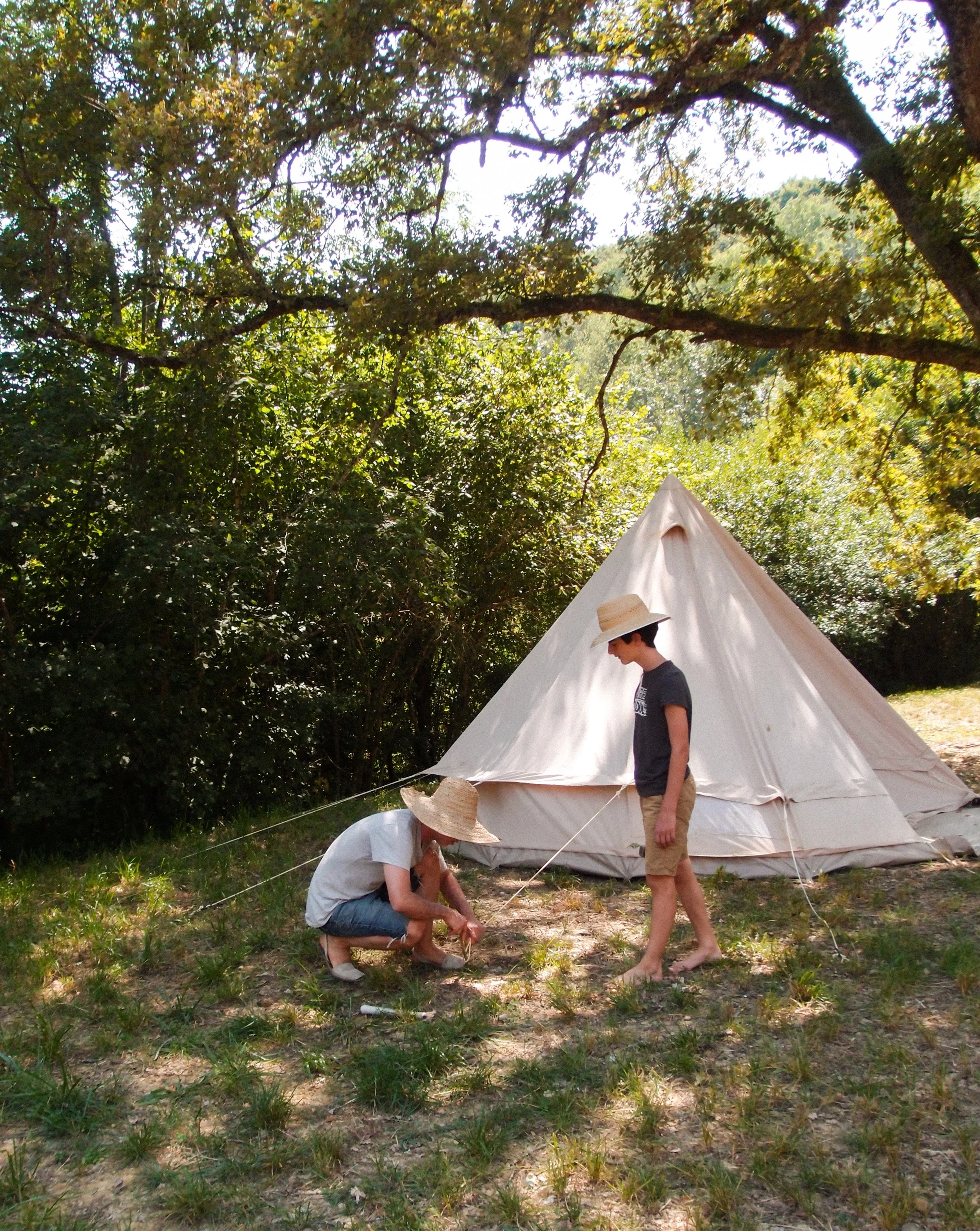 Biodiversité préservée autour d’un gîte écologique en Occitanie. Rapaces, oiseaux, insectes et végétation spontanée témoignent d’un milieu vivant. Location de lieu de retraite et de stage yoga dans l’Aude, accessible depuis Toulouse et Montpellier.