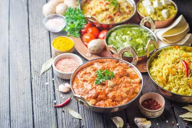 Lieu de retraite yoga et de stage de développement personnel en Occitanie. Ce gîte écologique pour 15 personnes propose une salle de pratique, une cuisine végétarienne et un cadre naturel préservé. Location de gîte de groupe dans l’Aude, entre forêt,