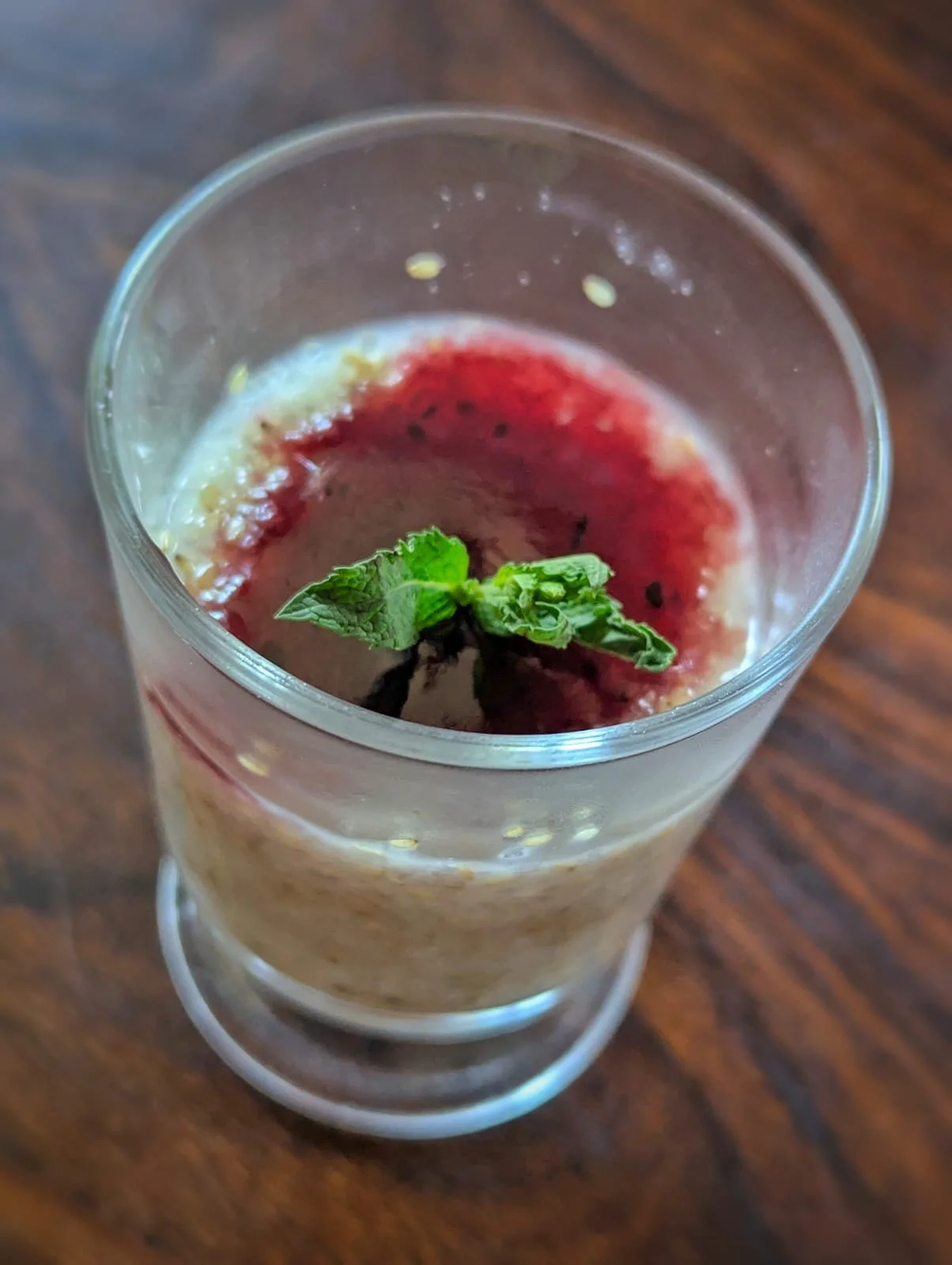 Gîte de groupe nature en Occitanie, dédié à la location de stages, retraites yoga et séjours collectifs. Écolieu rural dans l’Aude, sans voisin, entouré de forêt. Salle de pratique polyvalente, cuisine consciente, accès facile depuis Toulouse et Mont