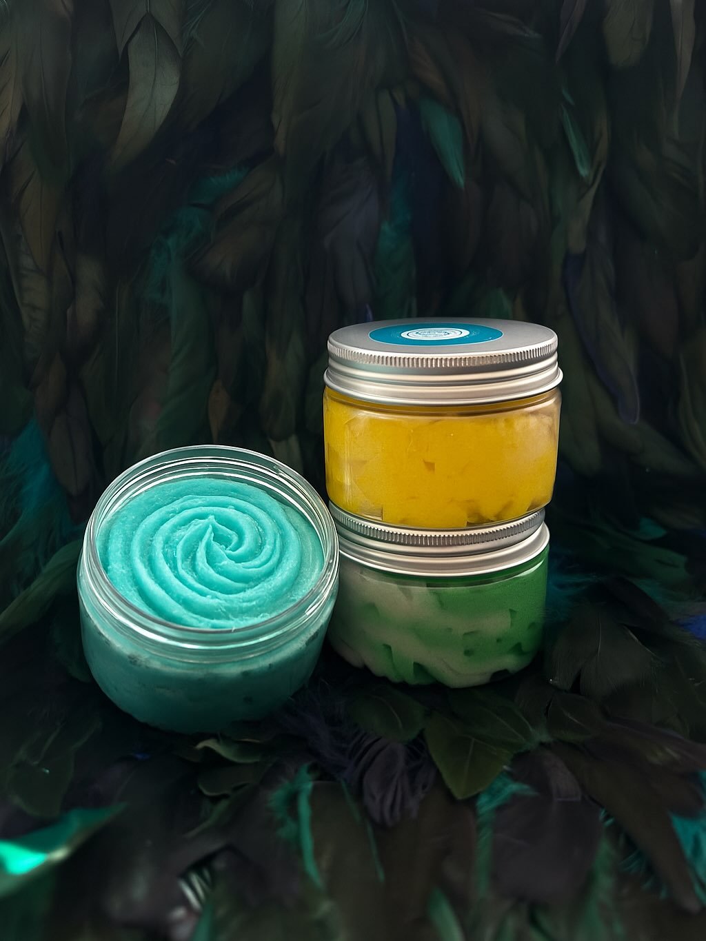 Body scrub 🧼🫧🚿

This sugar scrub is made with essential oils and butters. Body scrub is a great body expholiant and preps skin for shaving. It also helps skin drink that hydration of your fave moisturiser 🧴