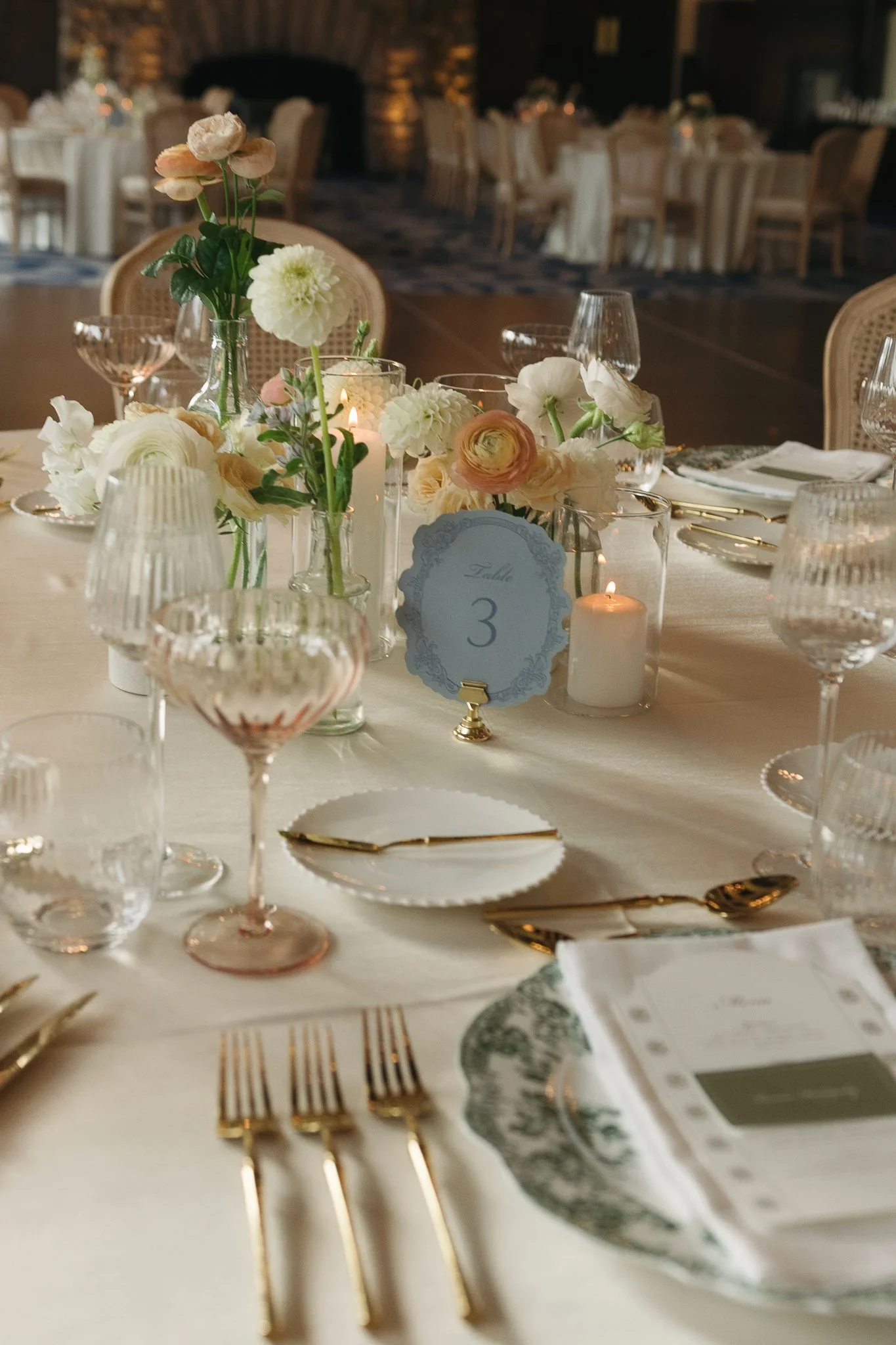 fairmont-lake-louise-wedding-editorial-banff-romantic-documentary-wedding-photography-keara-maria-photography-12.jpg