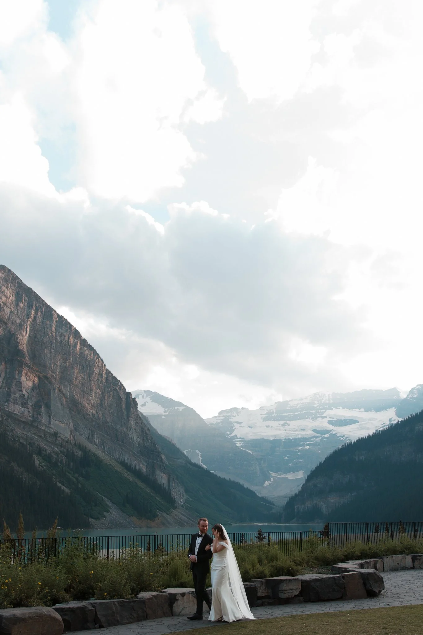 fairmont-lake-louise-wedding-editorial-banff-romantic-documentary-wedding-photography-keara-maria-photography-05.jpg