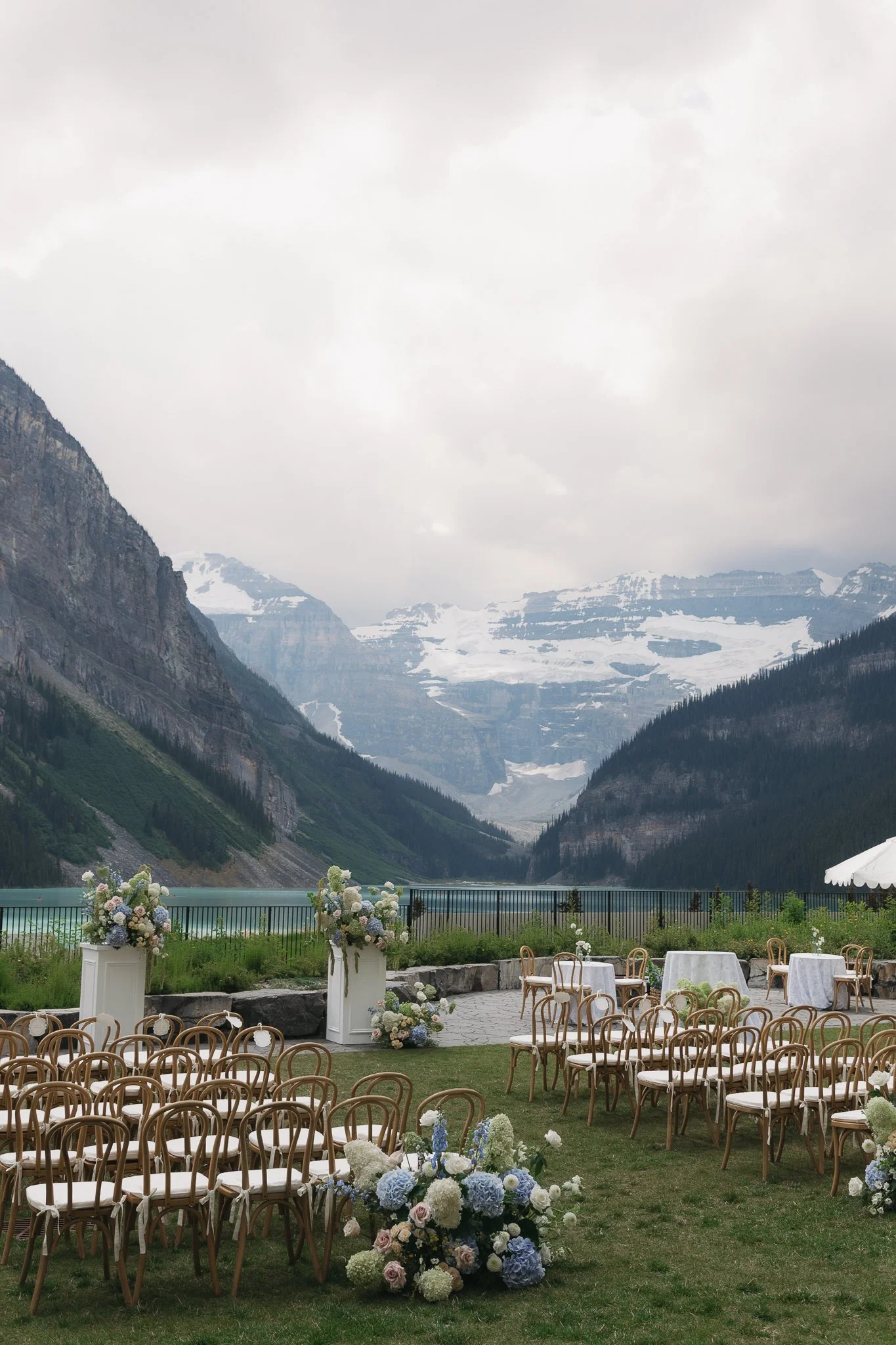 fairmont-lake-louise-wedding-editorial-banff-romantic-documentary-wedding-photography-keara-maria-photography-37.jpg