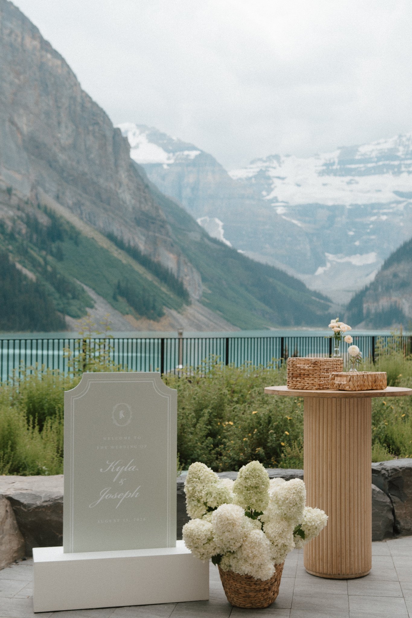 fairmont-lake-louise-wedding-editorial-banff-romantic-documentary-wedding-photography-keara-maria-photography-34.jpg