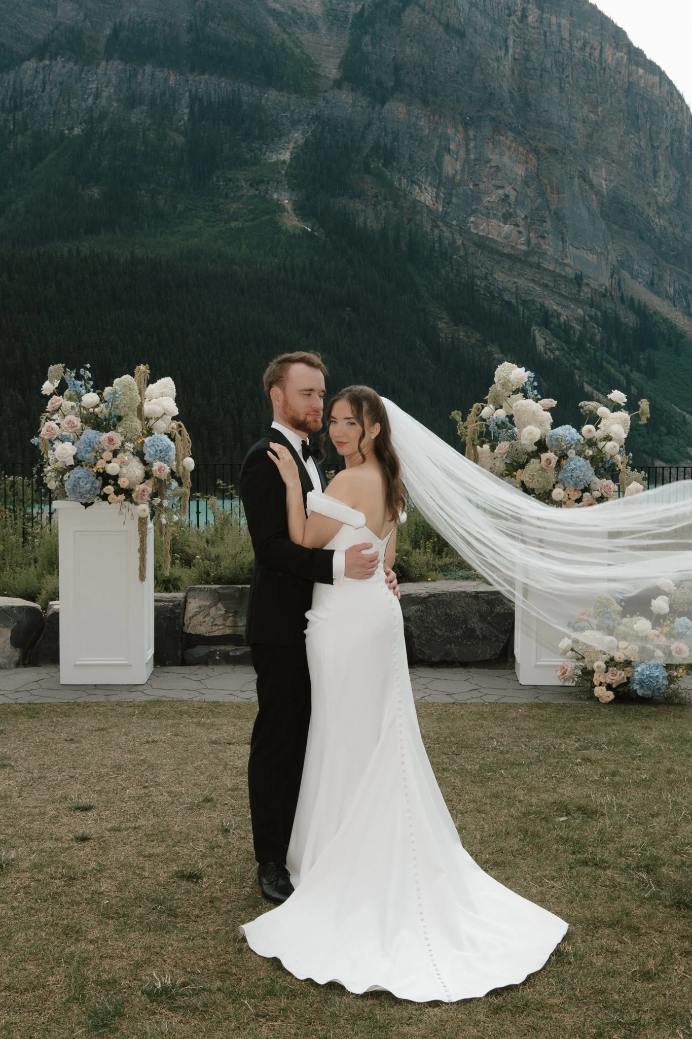 fairmont-lake-louise-wedding-editorial-banff-romantic-documentary-wedding-photography-keara-maria-photography-42.jpg