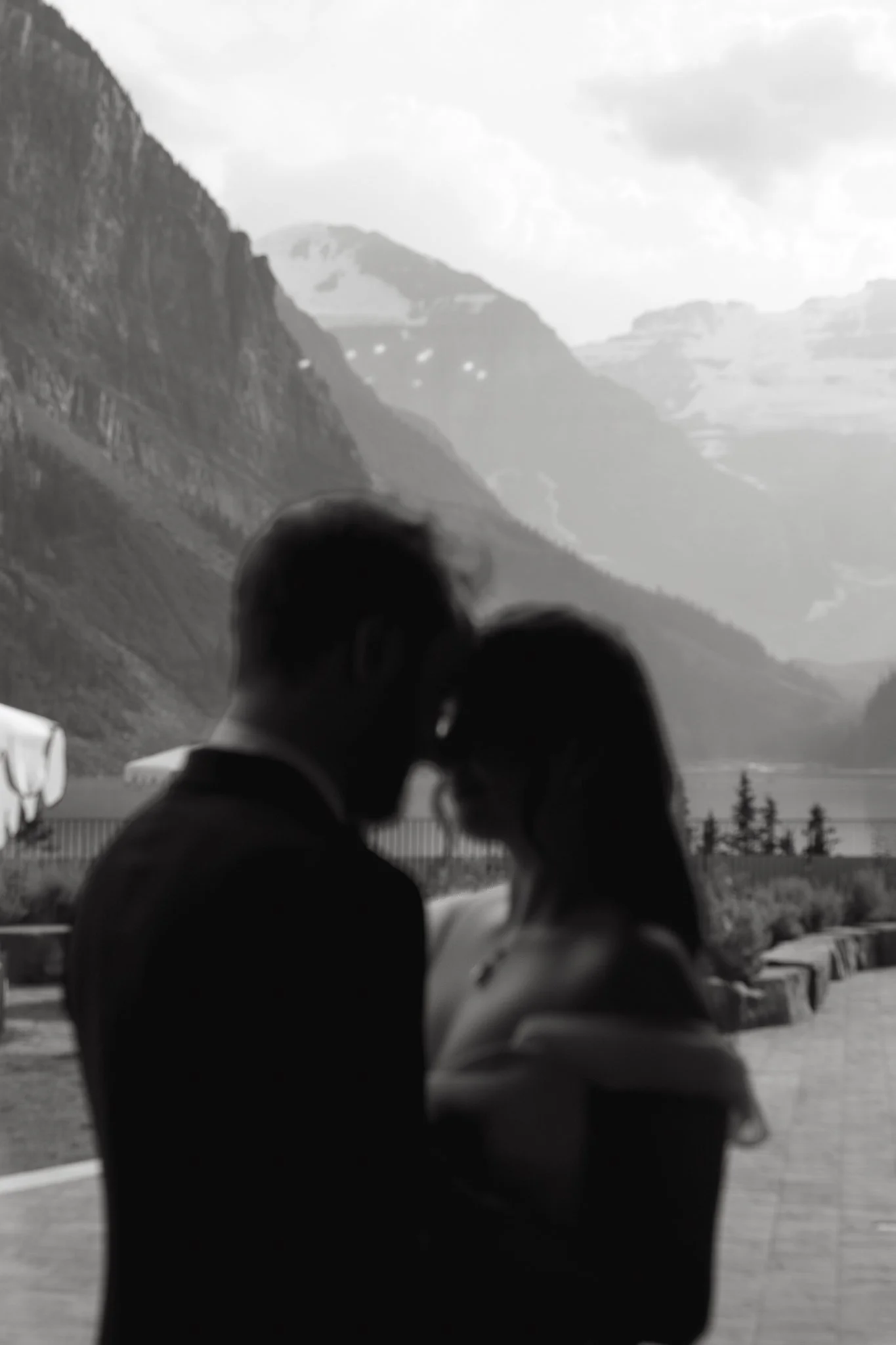 fairmont-lake-louise-wedding-editorial-banff-romantic-documentary-wedding-photography-keara-maria-photography-10.jpg