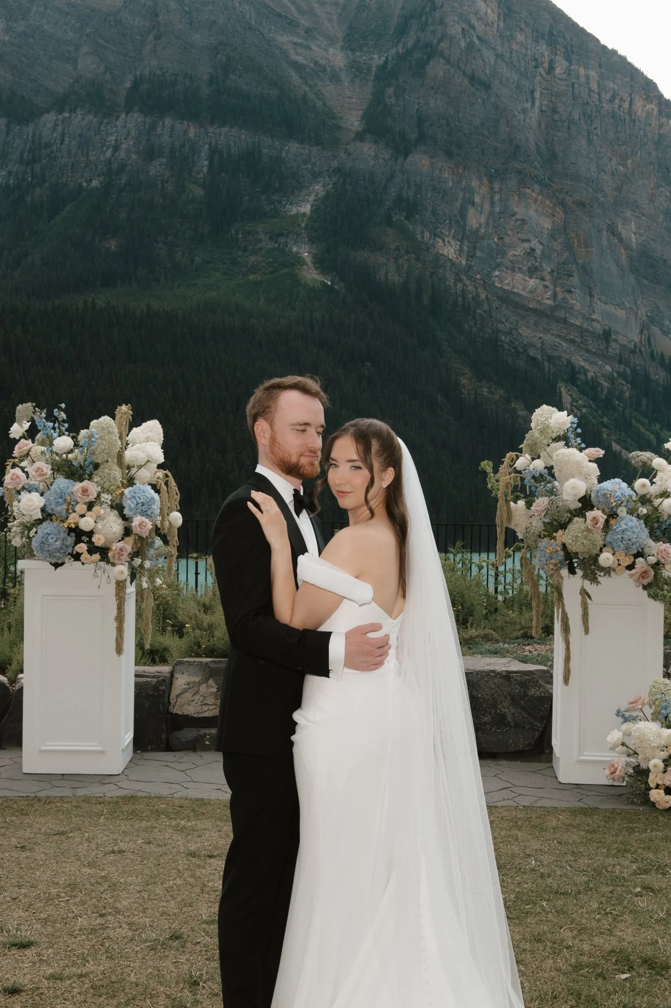 fairmont-lake-louise-wedding-editorial-banff-romantic-documentary-wedding-photography-keara-maria-photography-41.jpg