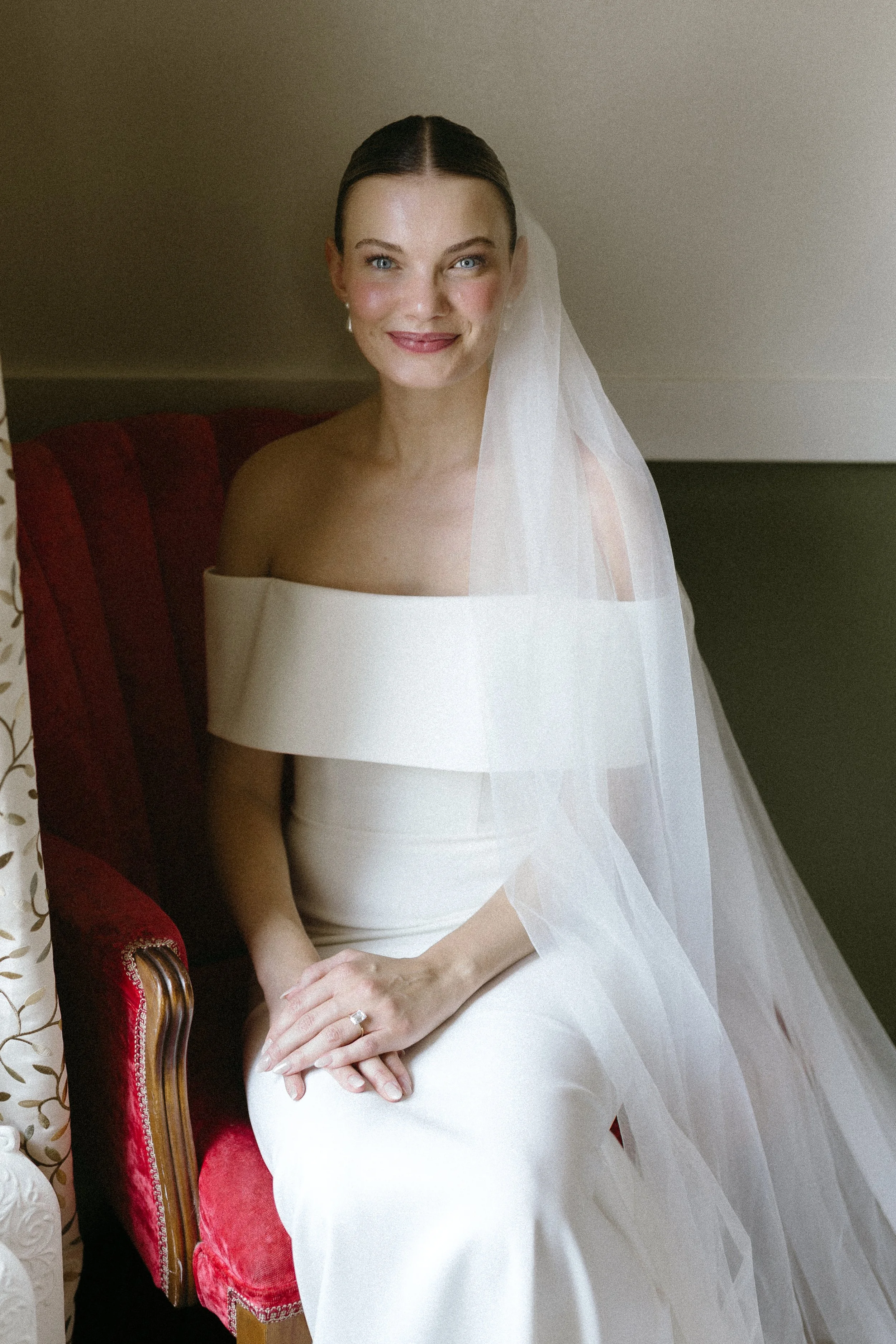 Luxury-Editorial-Wedding-Calgary-Photographer-rouge-yyc-bride-venues-rouge-inglewood-32.jpg