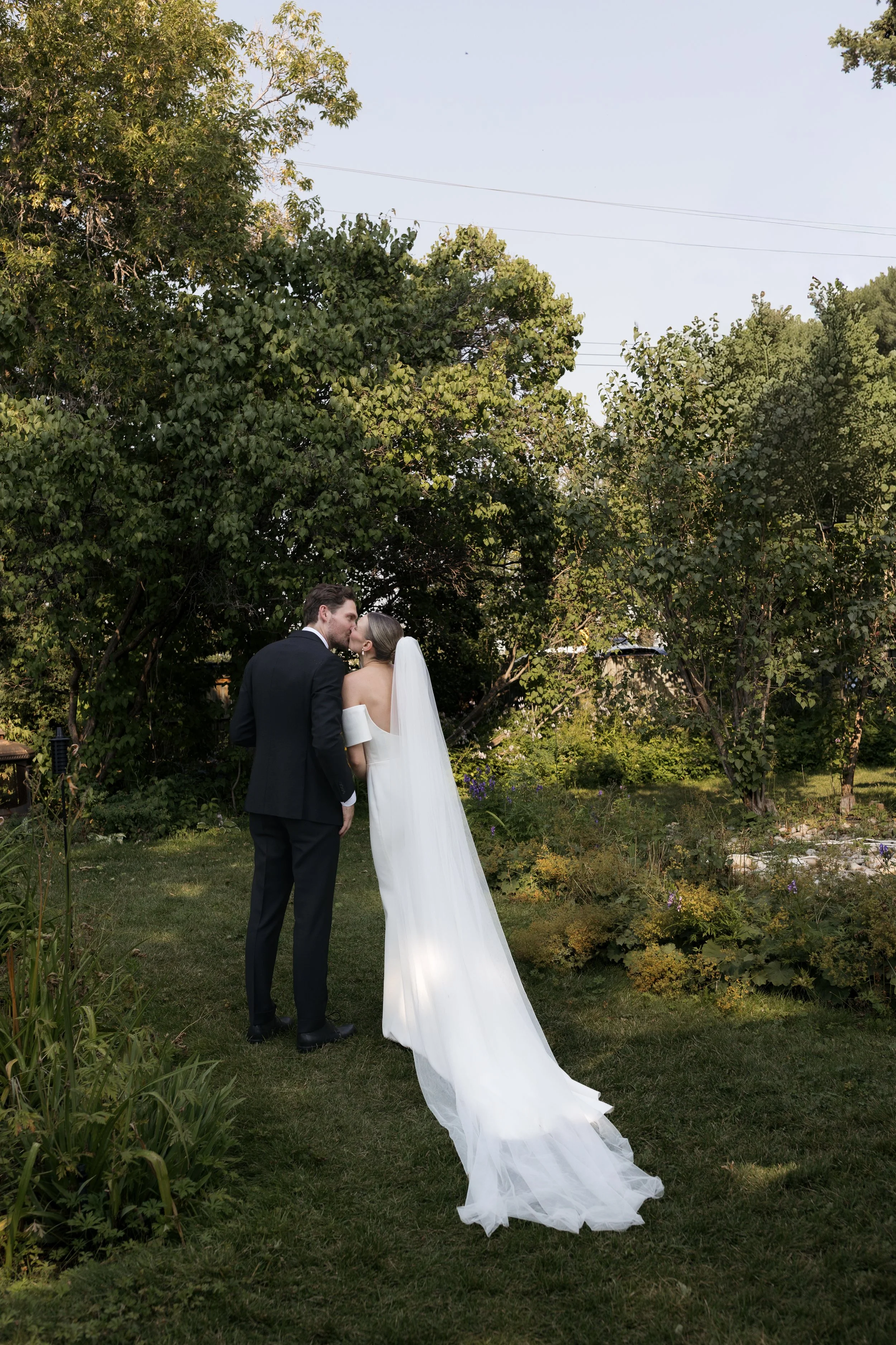 Luxury-Editorial-Wedding-Calgary-Photographer-rouge-yyc-bride-venues-rouge-inglewood-13.jpg