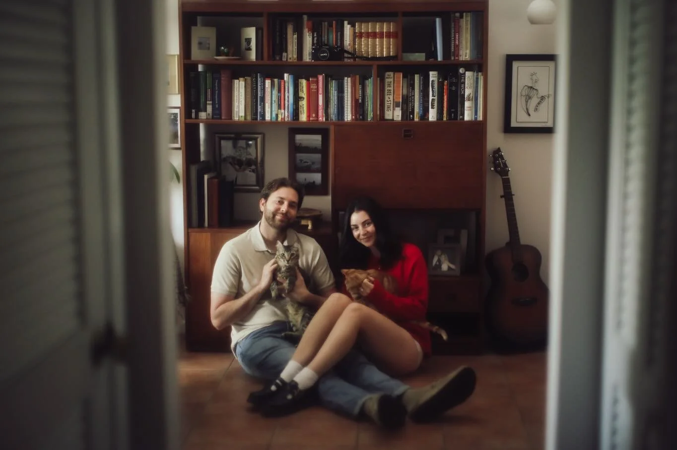 Absolutely dreamy shoot with two dear friends ☁️ 🧡
.
#couplephotographer #photographer #canon #documentaryphotographer