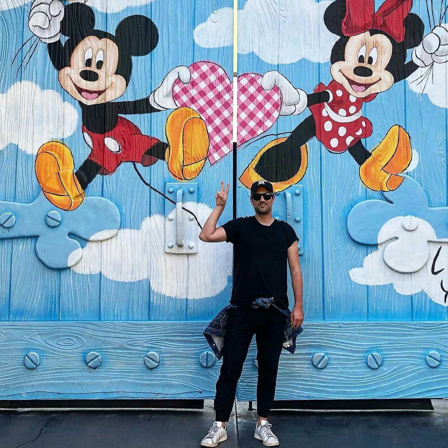 Minnie Elsa Ariel Belle #loveyourpals ✌️