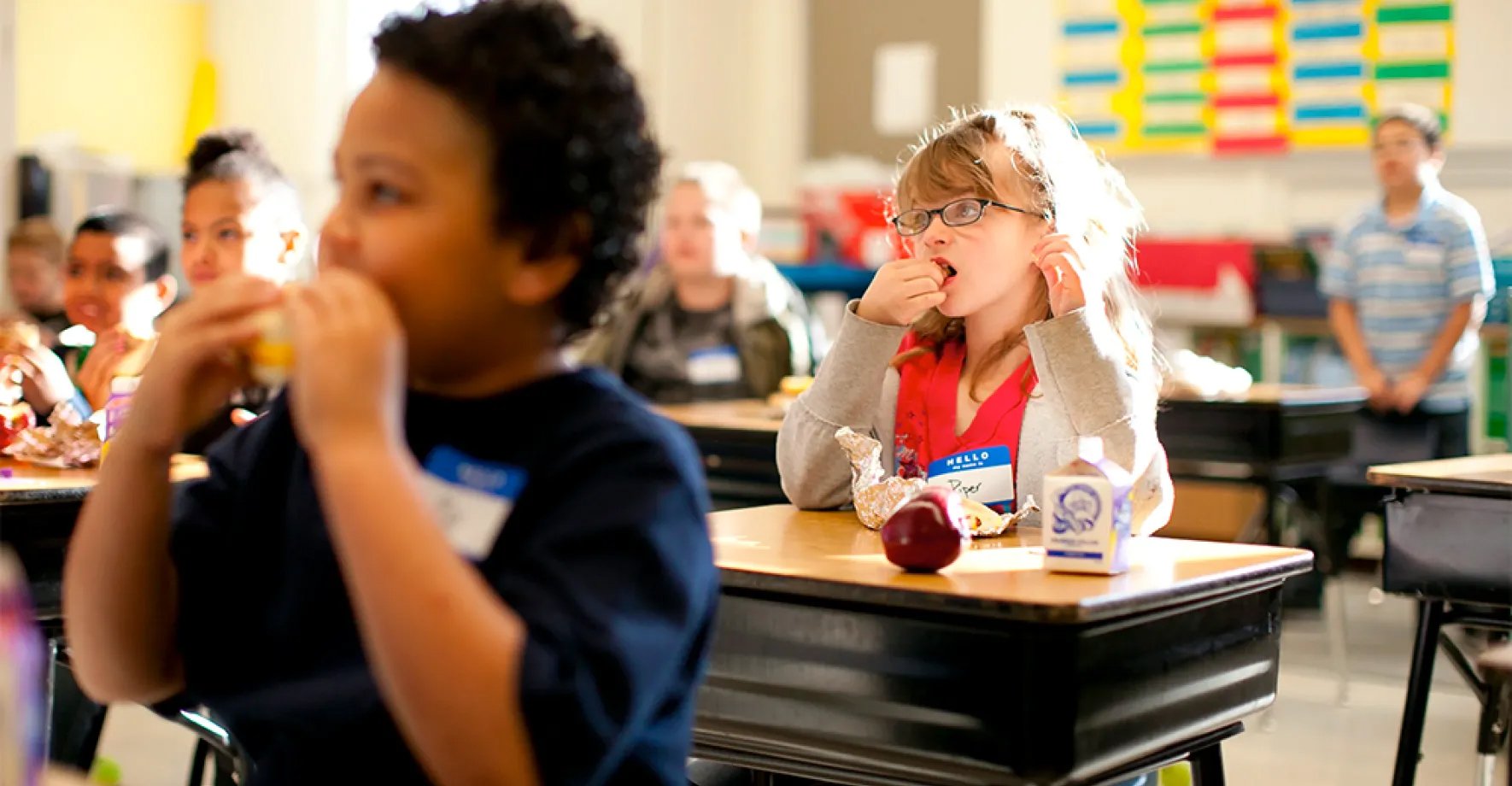 kids_eating_breakfast_at_desks.jpg