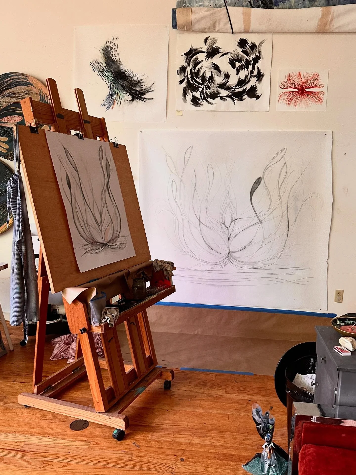 Following the threads from a small drawing into a bigger, bolder piece and trusting where the process leads. 

That&rsquo;s the beauty of intuitive painting 💛 the work knows where it wants to go.

#intuitivepainting #intuitiveart #artstudio #artproc