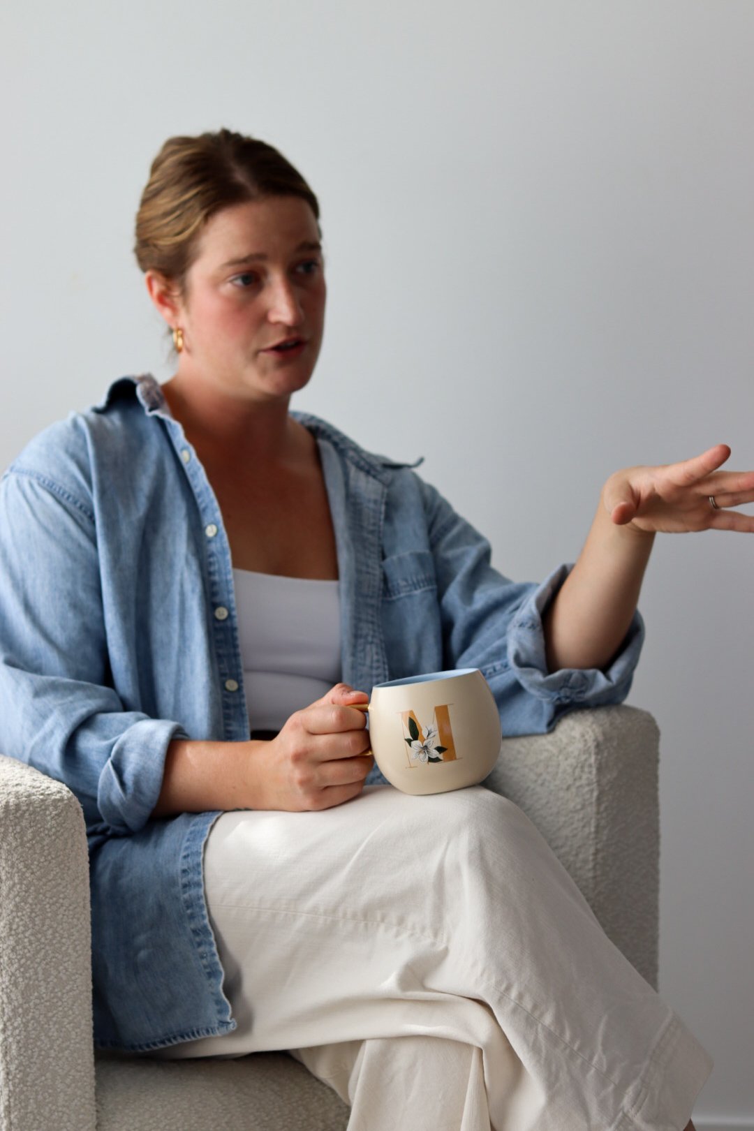 EMDR eye movement desensitization and reprocessing therapy woman gold jewellery mug