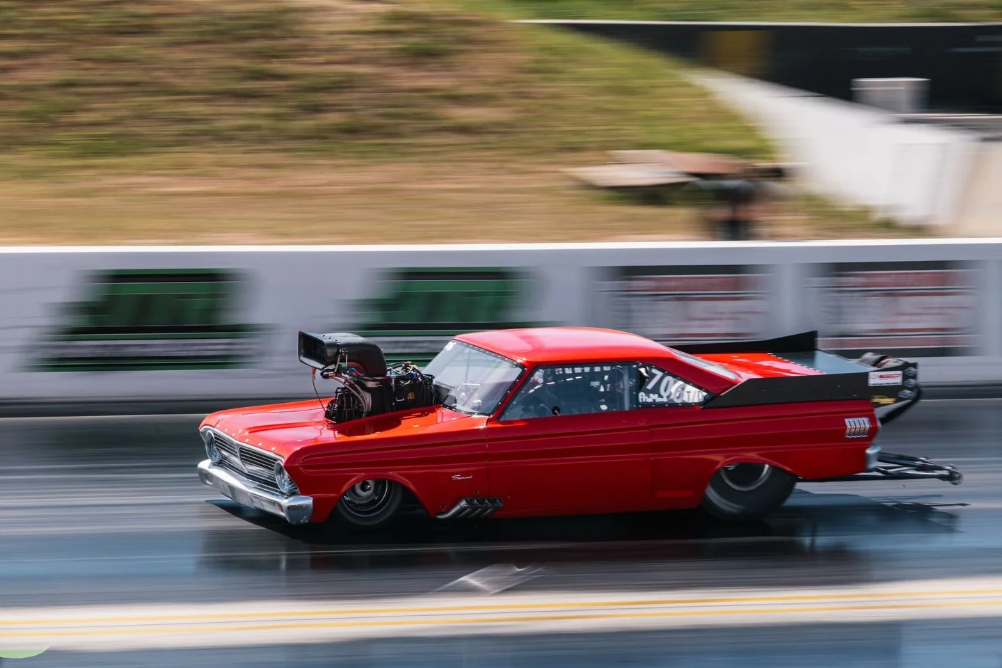 12 of my favourite images for the 12 months of the year that have flown by! Excited to hit the ground running in 2026 with a bucket list trip to @summernats with the old man!
.
.
.
#dragracing #drag #americanmusclecars #australianmuscle #hillclimb #f