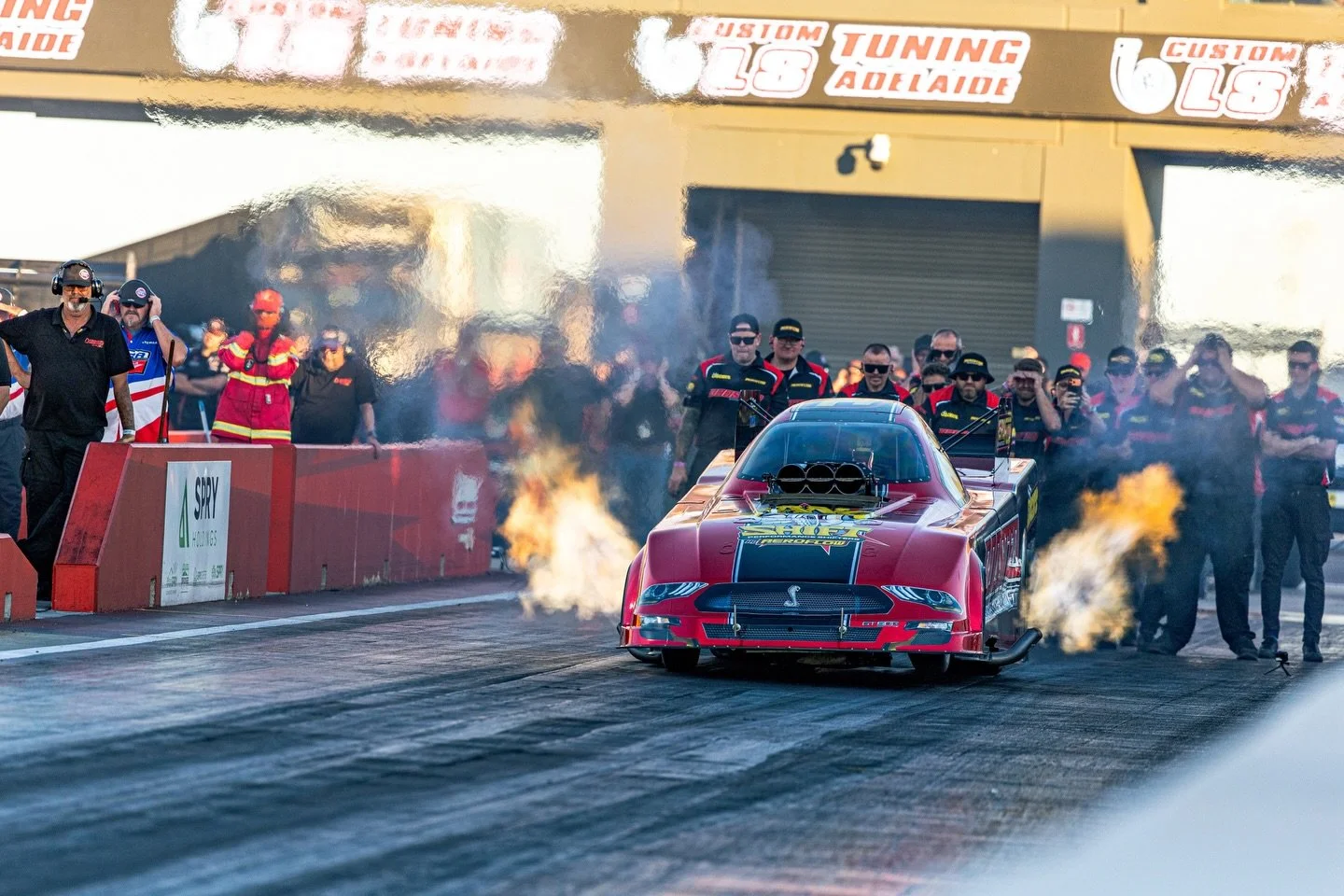 The anatomy of a nitro funny car pass. Hold the blue dots below the image and swipe to see them in action at @dragwayatthebend 

Interested in some photos of your car from the Riverbend Nationals? Get in touch to grab a copy of them. 
.
.
.
#nitrofun