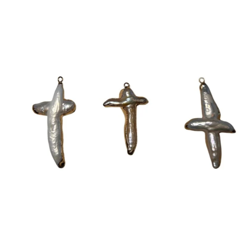 “Freshwater pearl necklace with coastal seashell and pink charms”