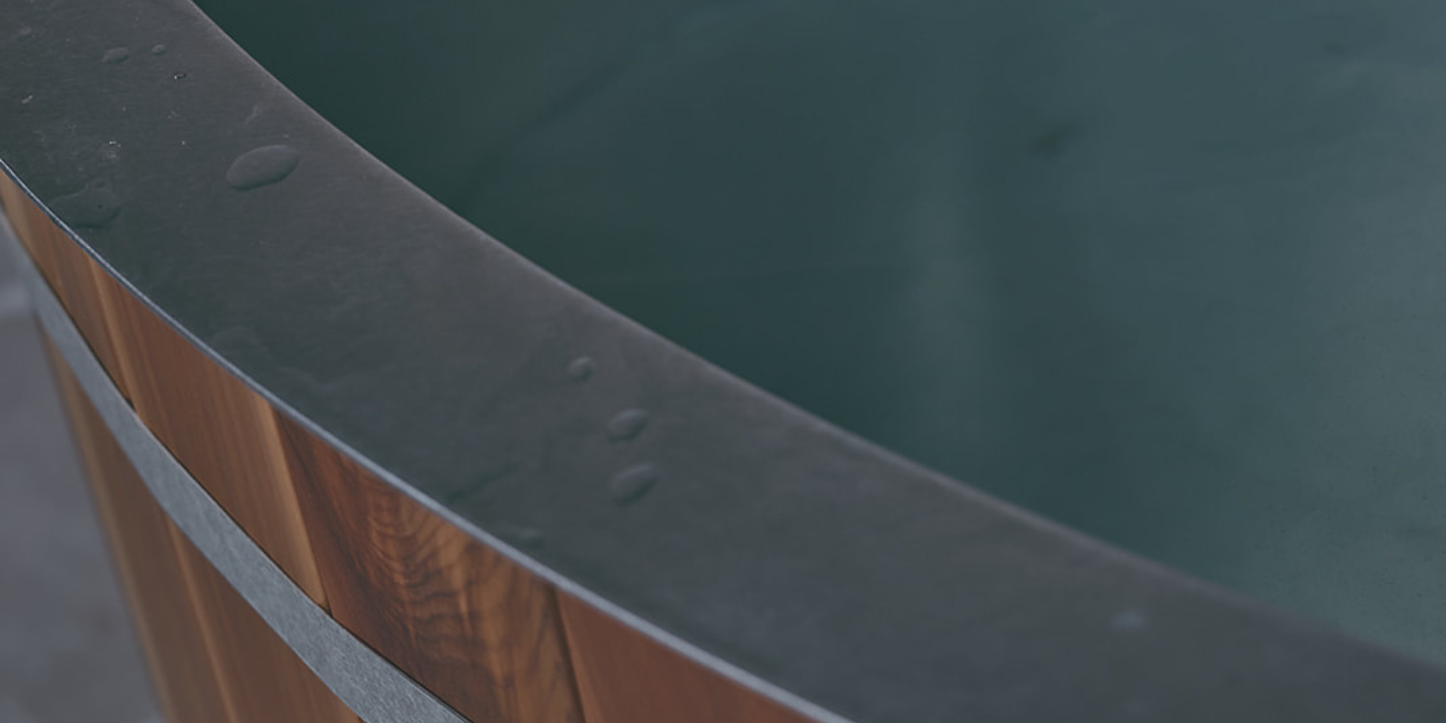 What Happens During an Ice Bath: Benefits and Contrast