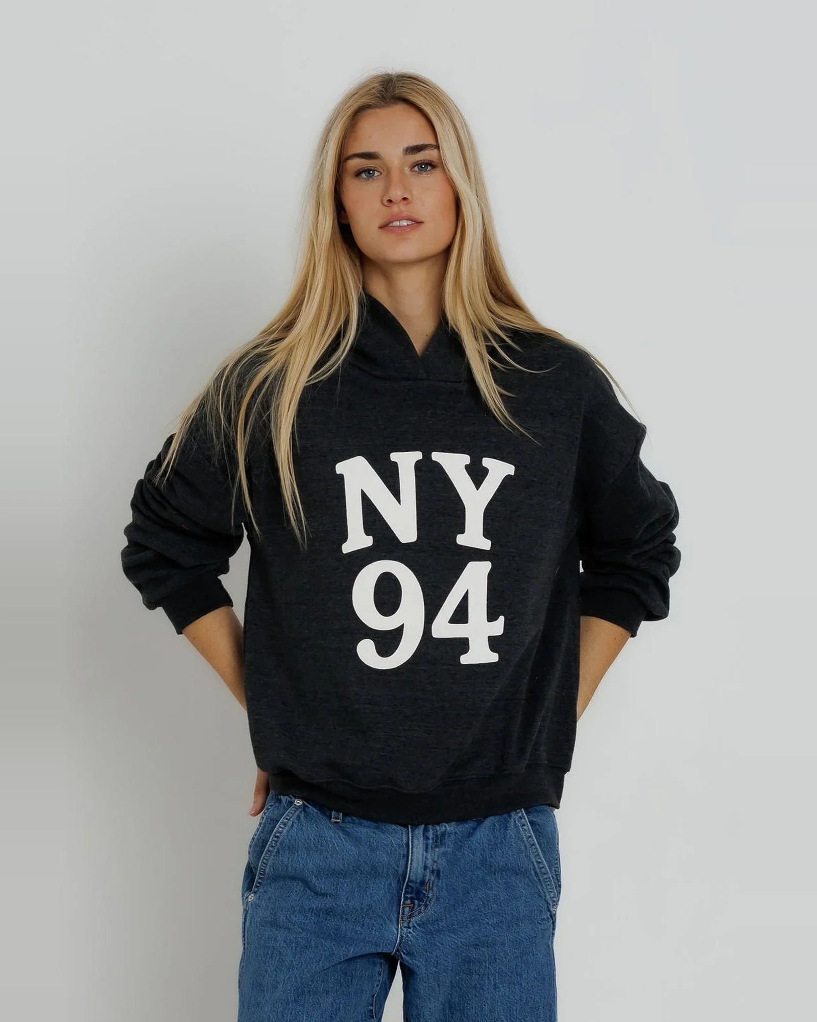 ny-94-classic-hoodie-02-close-up.webp