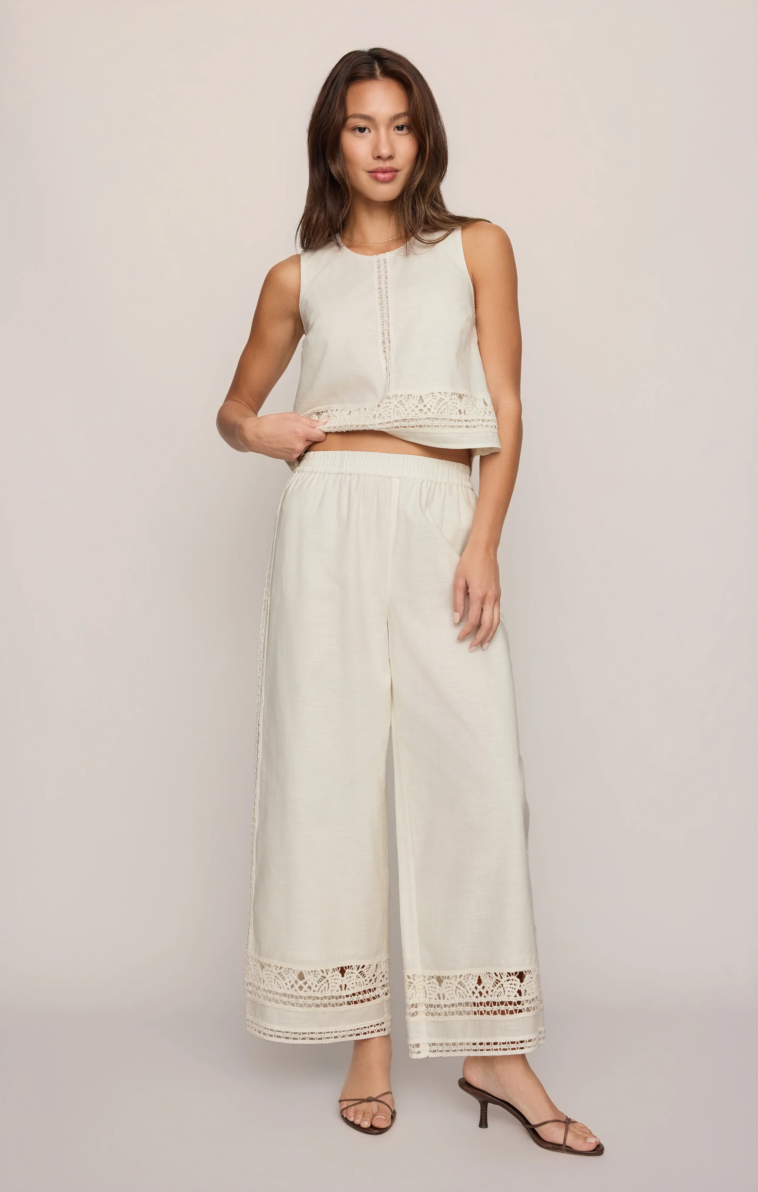 ZP262809_WHT_PETITE_FRONT_656c0f2e-828f-4a0b-b449-02482b744e21_4000x.webp