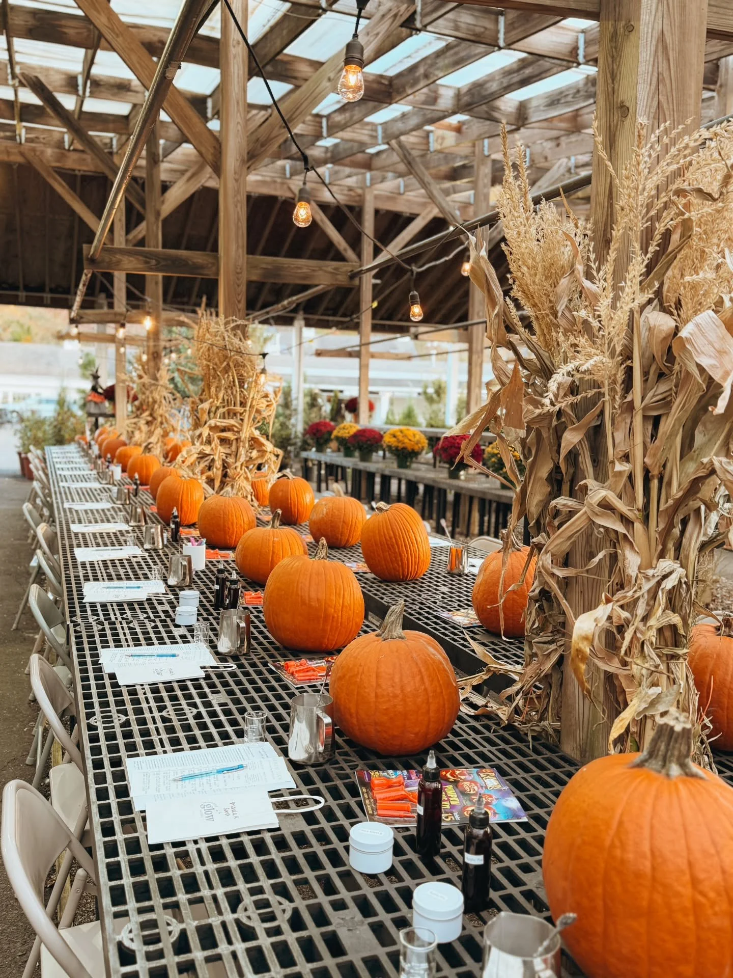 A little throwback to one of our pumpkin carving nights at Designs by Lee! 🎃

We love looking back at fun nights like this one with @weekendglow_candles and all the memories we've made bringing our community together!

We're getting ready to do it a