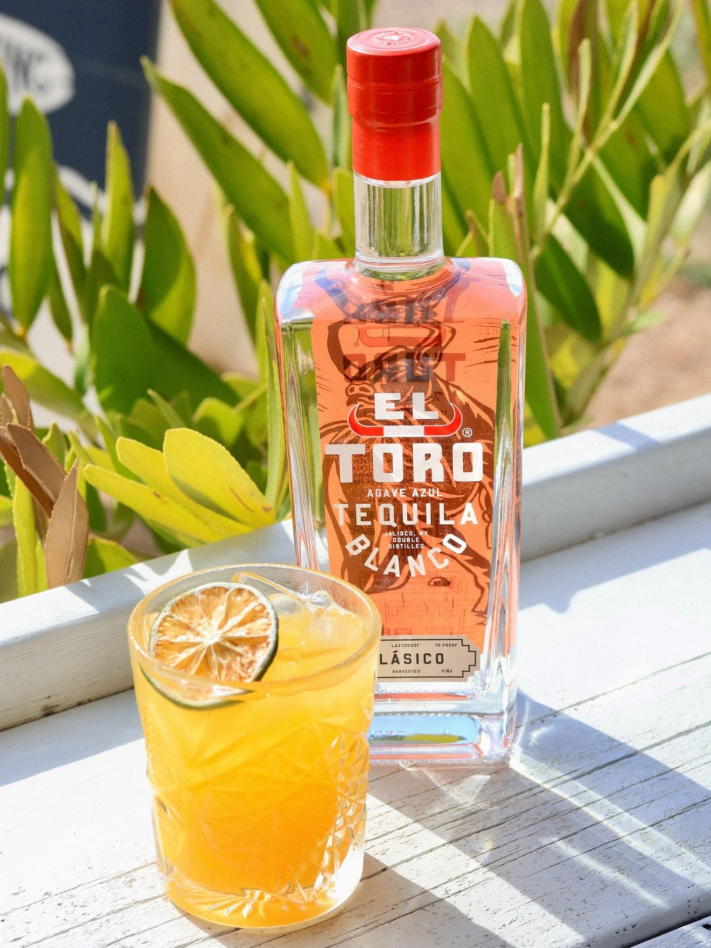 chilli mango marg + a bowl of nachos&hellip; a deadly combo that just needs you 🤙🏼

we&rsquo;ll have the BBQ firing up this arvo cooking up some Pollo Asado, come in + enjoy the vibe 🏝️🌺

#littleshackportmac